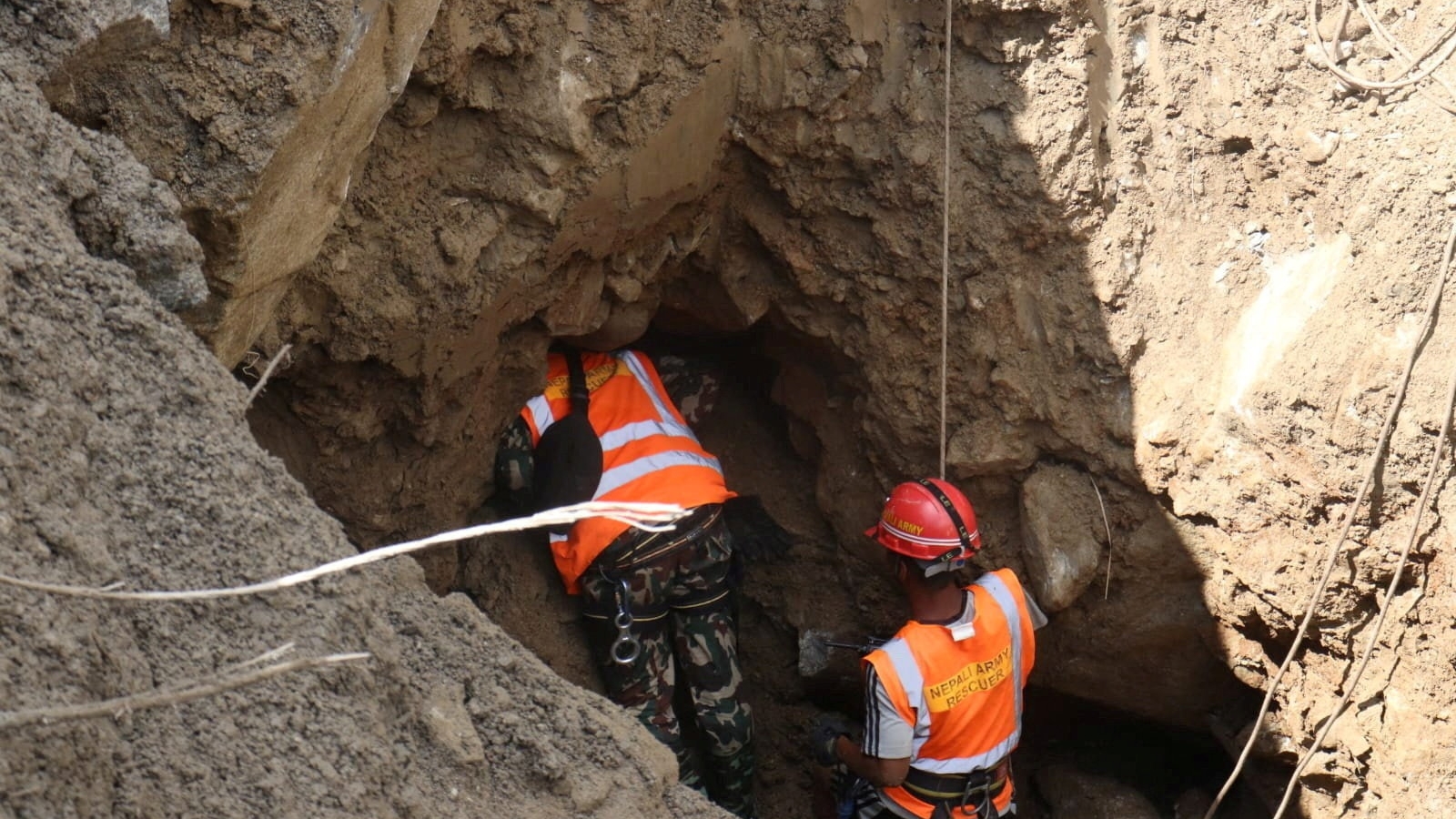 Nepal tìm cách tiếp cận hơn 900 người mắc kẹt trong hầm thủy điện