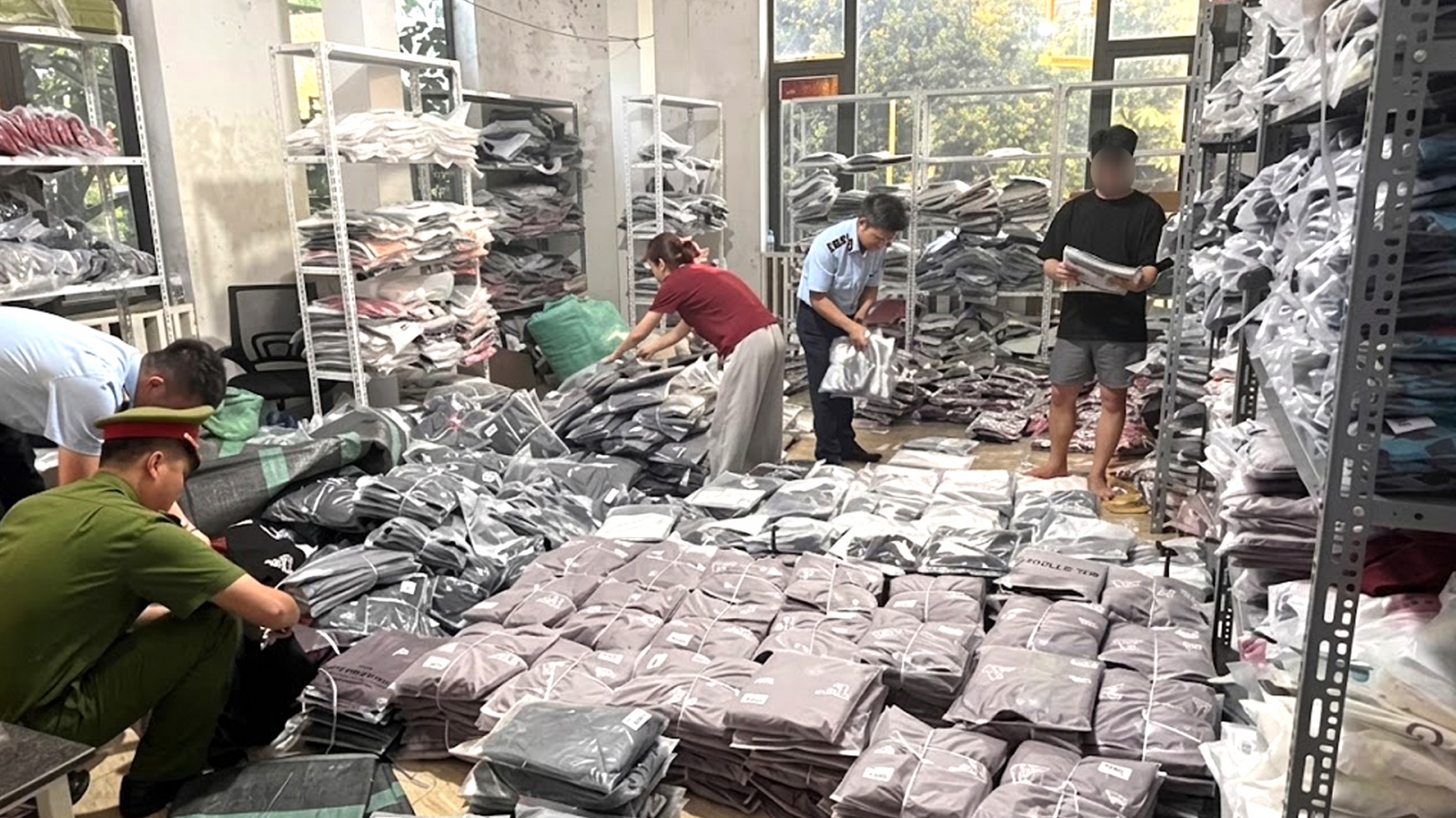 Khởi tố 2 vụ án xâm phạm quyền sở hữu công nghiệp tại Ninh Hiệp, Hà Nội