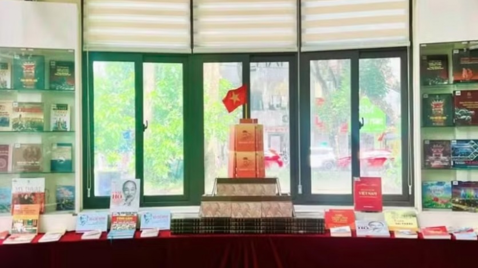Hanoi showcases hundreds of documents, books, newspapers on August Revolution