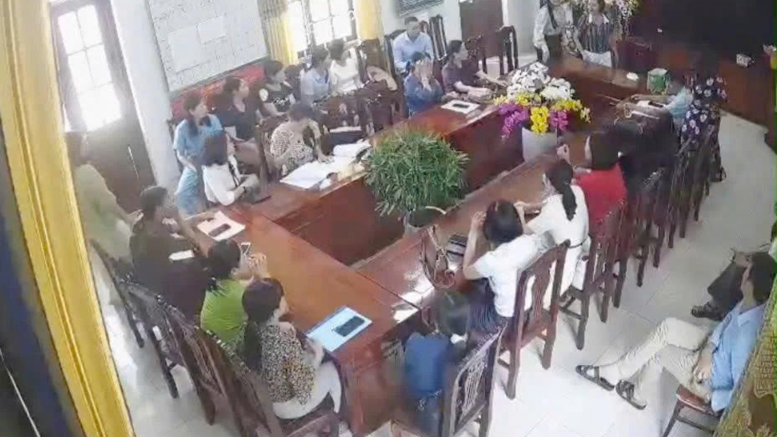 Xác minh vụ nữ hiệu trưởng đập bàn, ném cốc, mắng giáo viên ở Ninh Bình