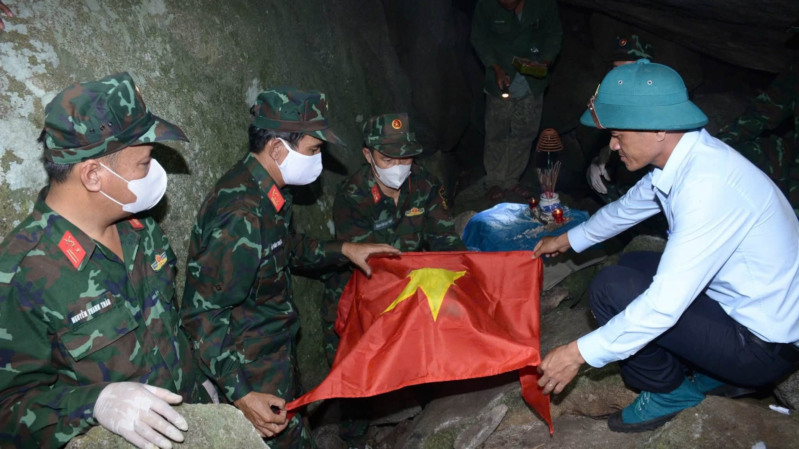 Quy tập hài cốt liệt sĩ trong hang đá ở xã Cư Pui, tỉnh Đắk Lắk
