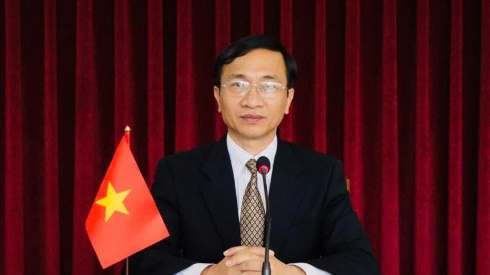 Phản hồi hiệu quả bắt đầu từ lắng nghe