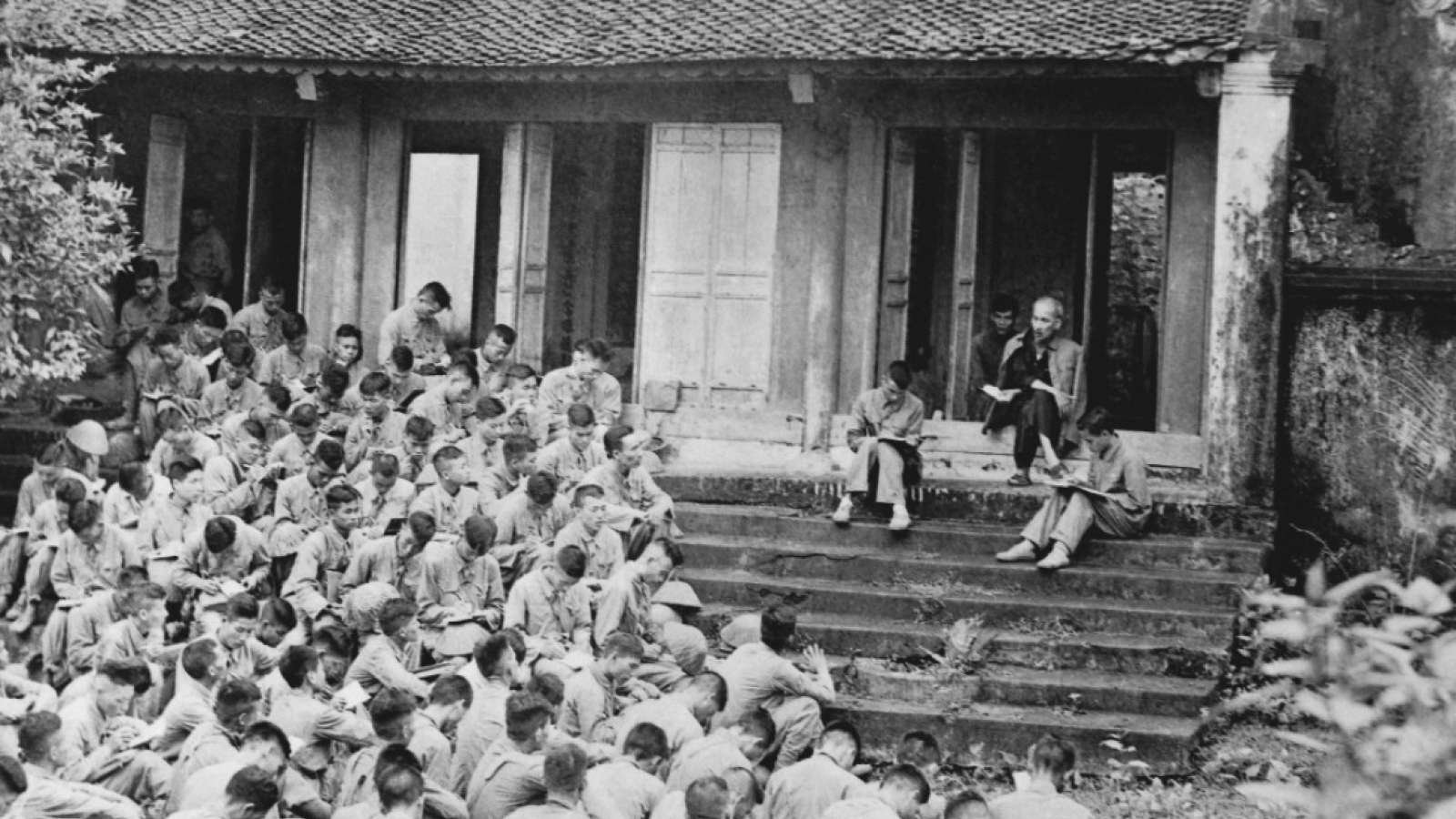 Khắc phục bệnh hình thức để việc học tập, thực hành tư tưởng Hồ Chí Minh đi vào thực chất