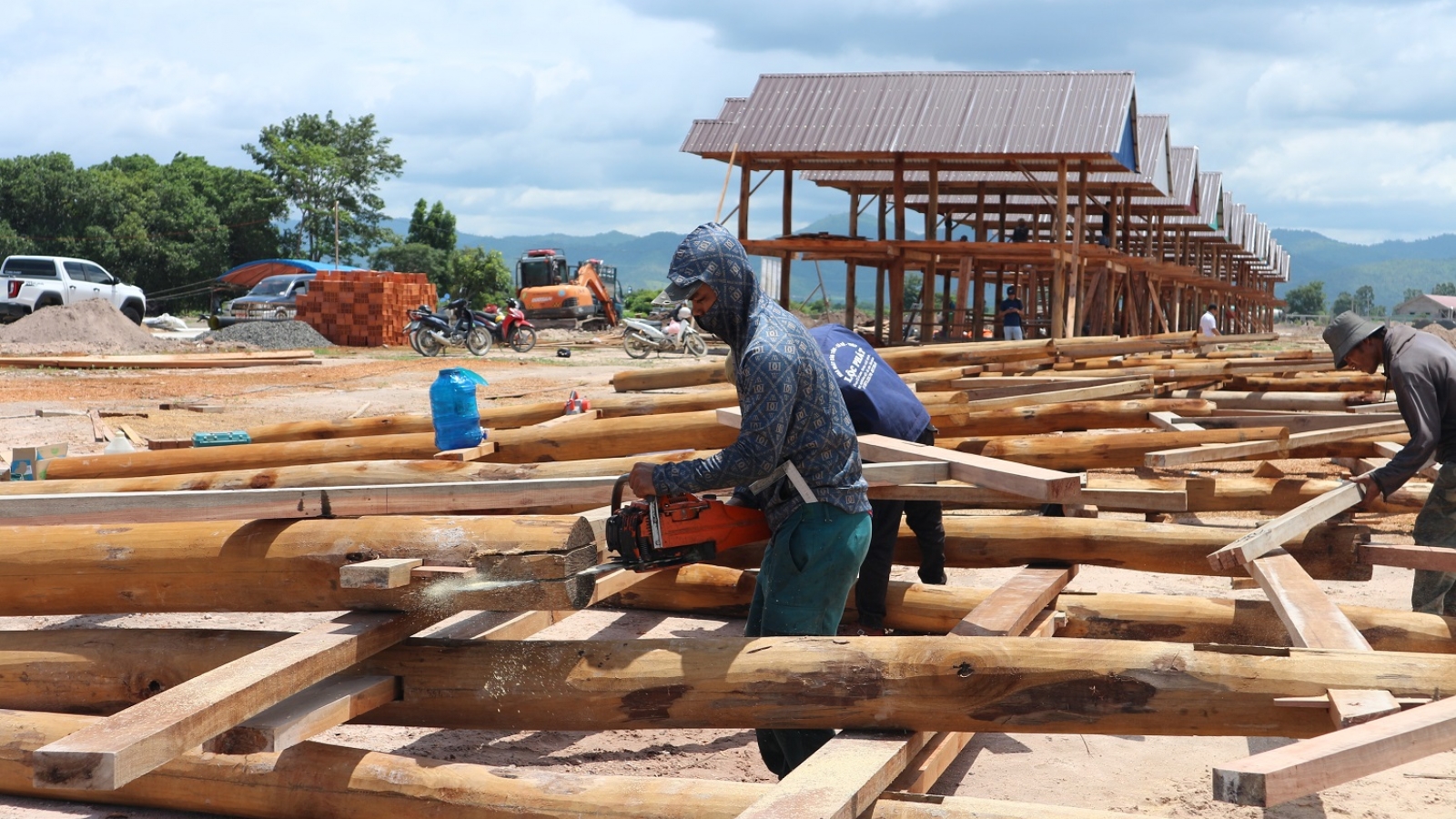Thần tốc dựng nhà cho người dân vùng bị ảnh hưởng thiên tai ở Gia Lai