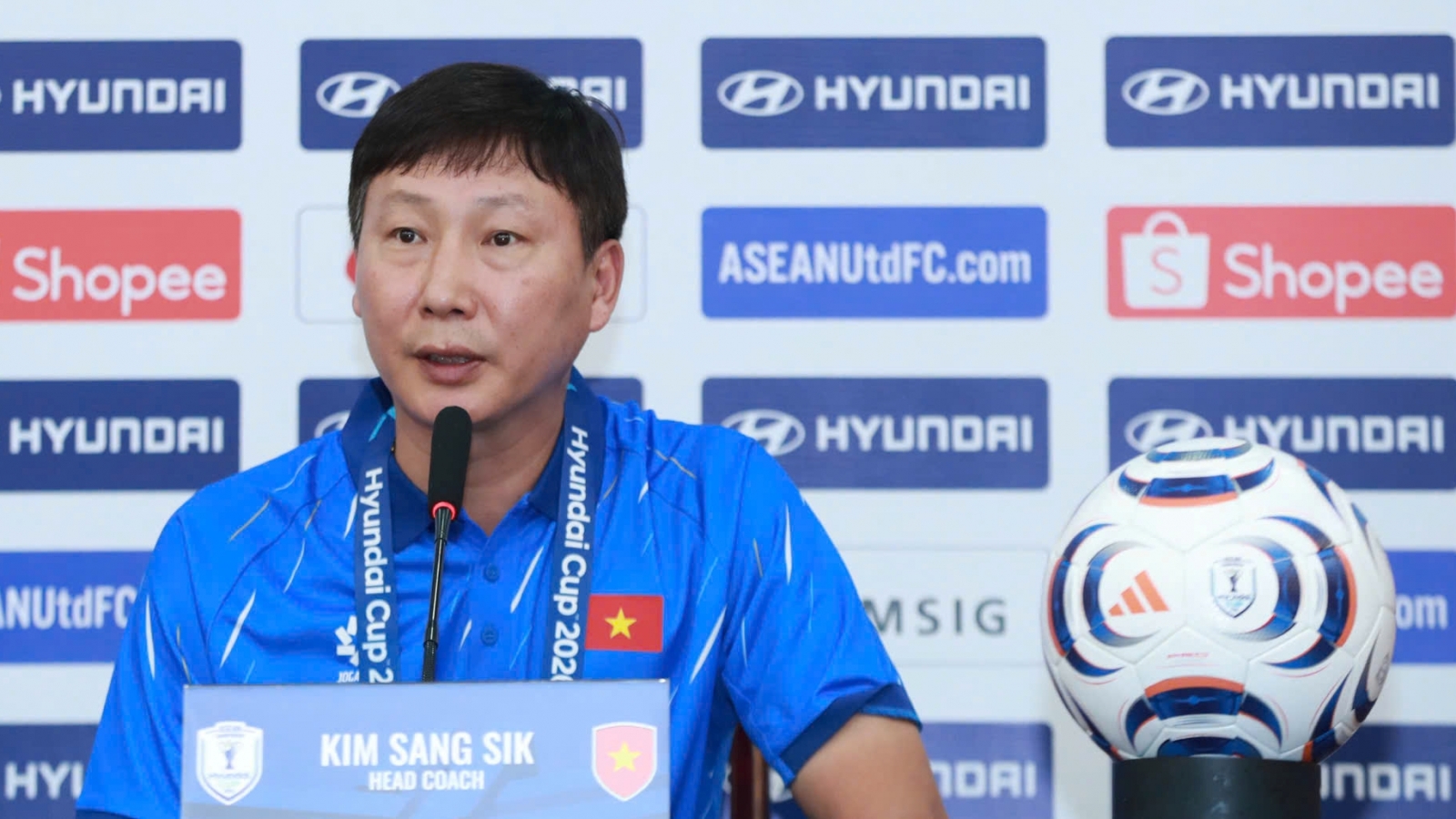 HLV Kim Sang Sik có động thái đặc biệt trước trận ĐT Việt Nam vs ĐT Malaysia