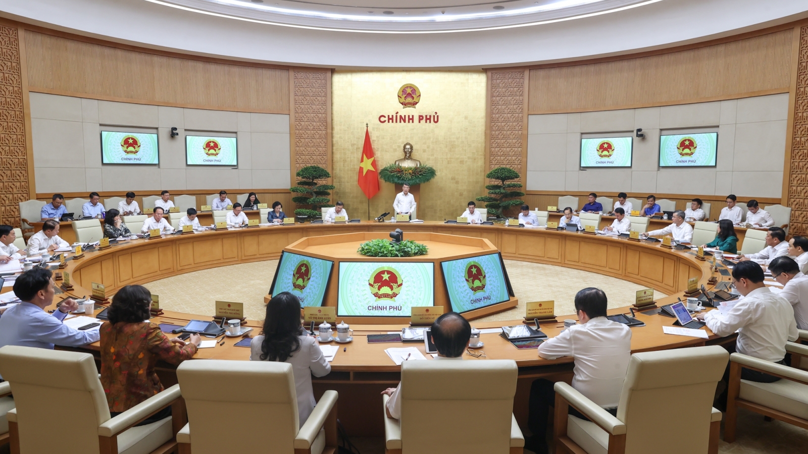 Phấn đấu tăng trưởng trên 10%, giải ngân 100% vốn đầu tư công trong năm 2026