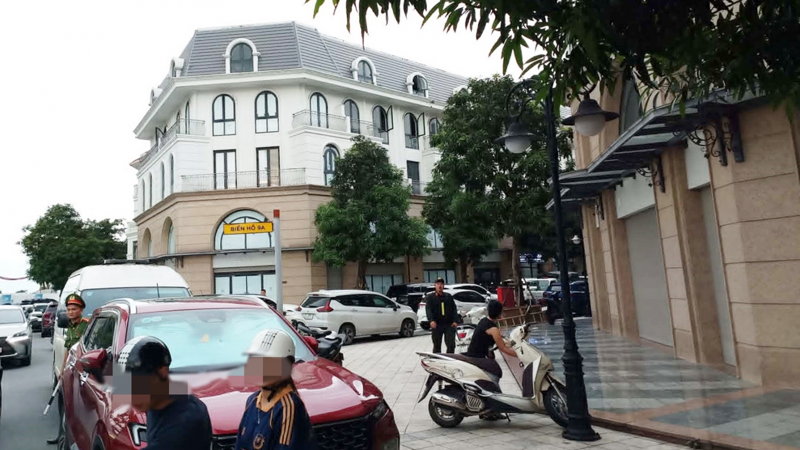 Khám xét khẩn cấp nhà Bùi Xuân Huấn (Huấn Hoa Hồng)