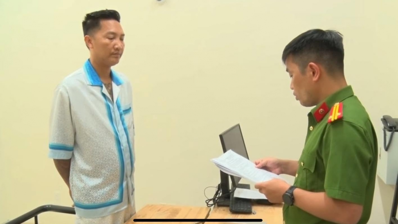 Bùi Xuân Huấn (Huấn Hoa Hồng) bị khởi tố về tội gì?