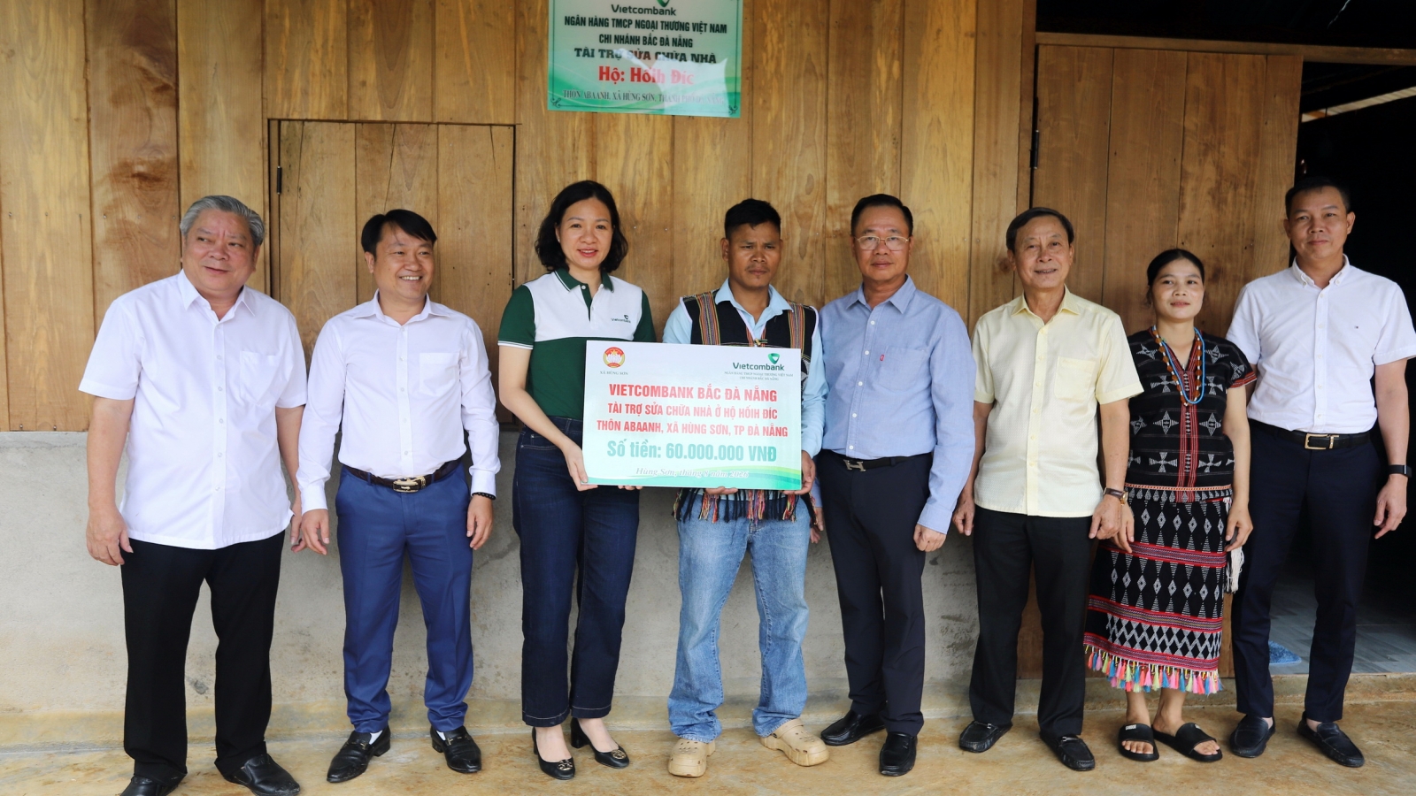 Mang yêu thương đến vùng cao Hùng Sơn