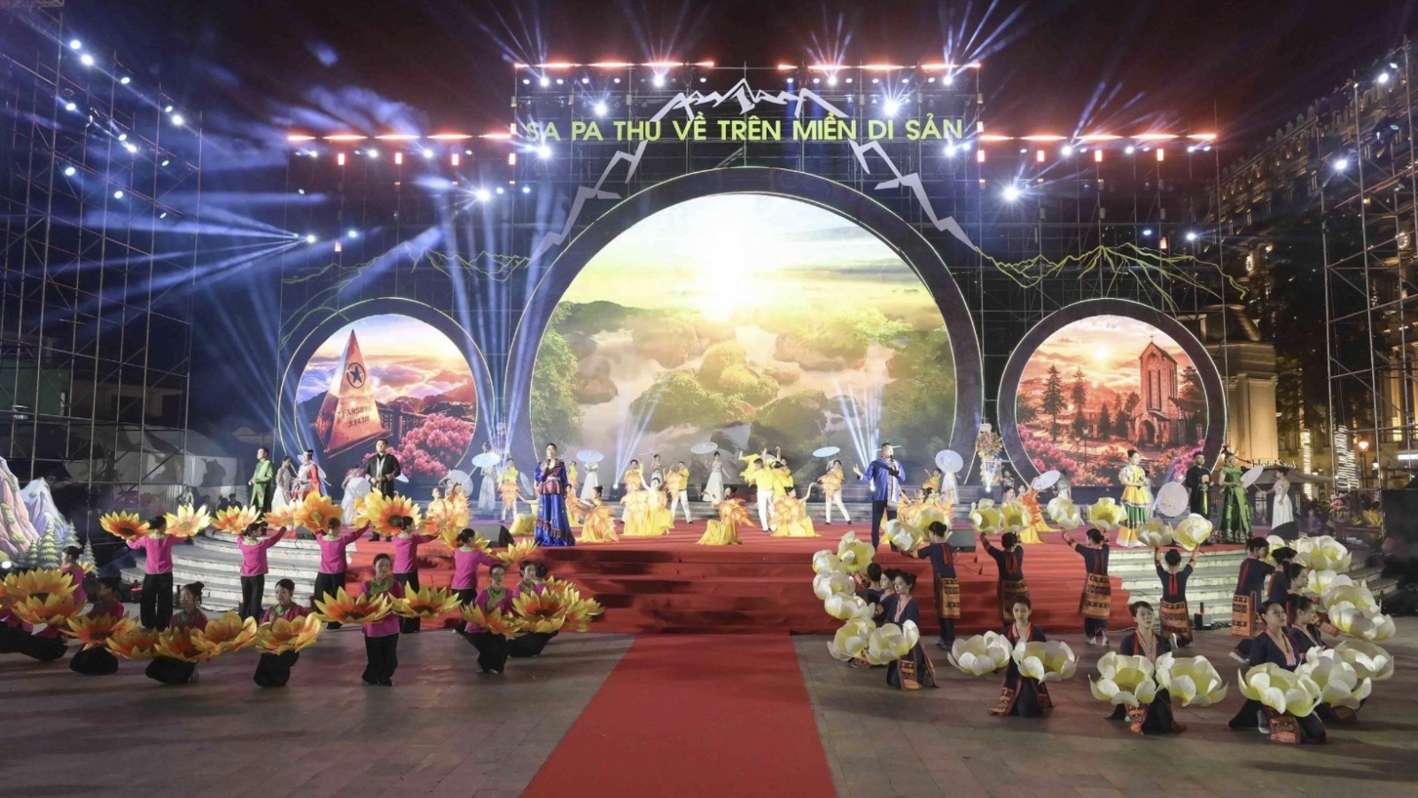 Rực rỡ đêm khai mạc Lễ hội Mùa thu Sa Pa 2026, thu hút hàng ngàn du khách
