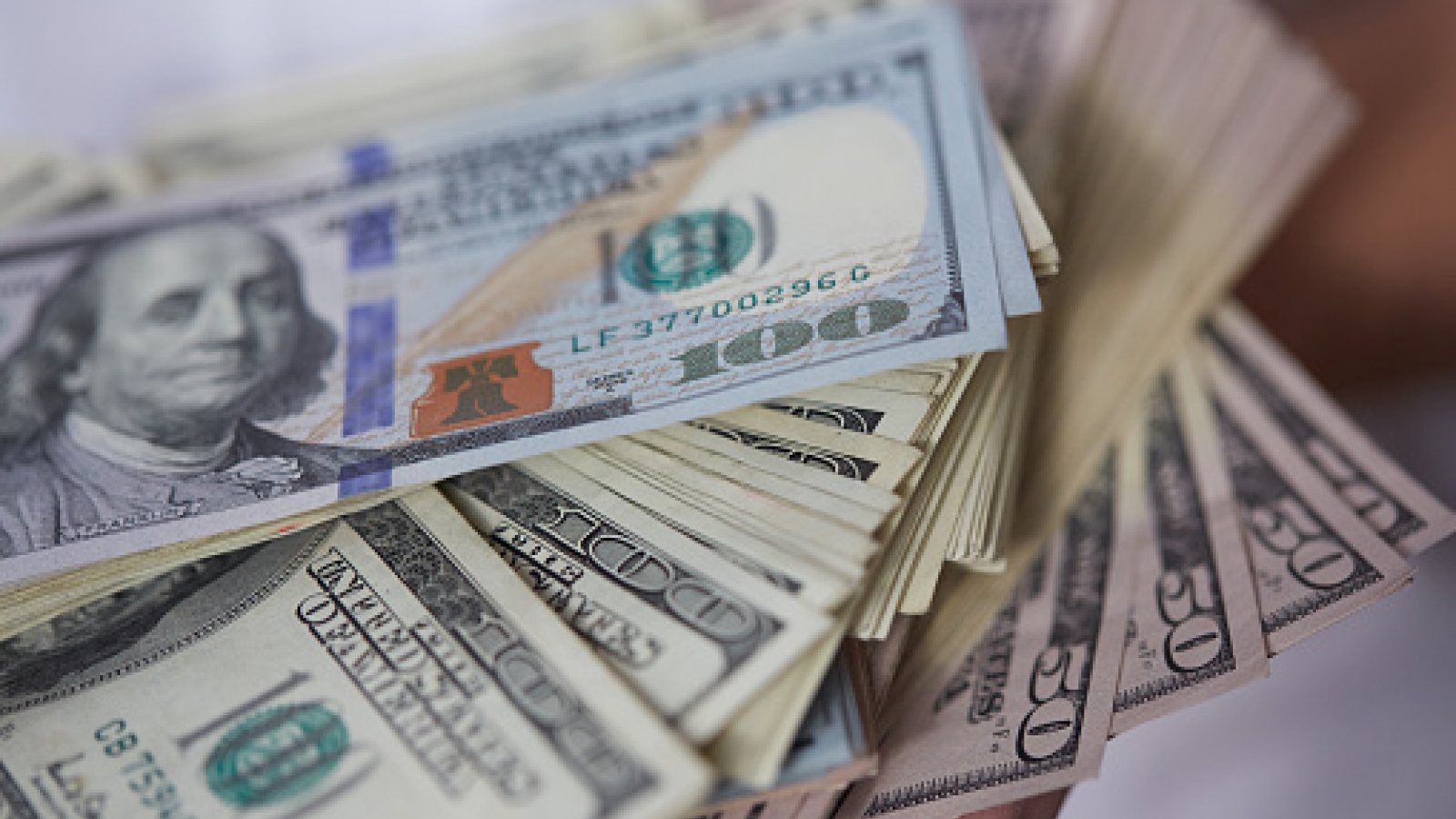 Tỷ giá USD hôm nay 4/8: Giá USD bán ra giảm còn 26.553 đồng/USD
