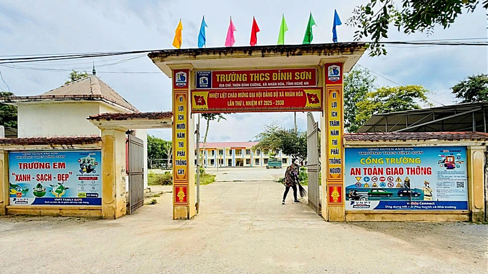 Đình chỉ hiệu trưởng liên quan đường dây cá độ bóng đá ở Nghệ An
