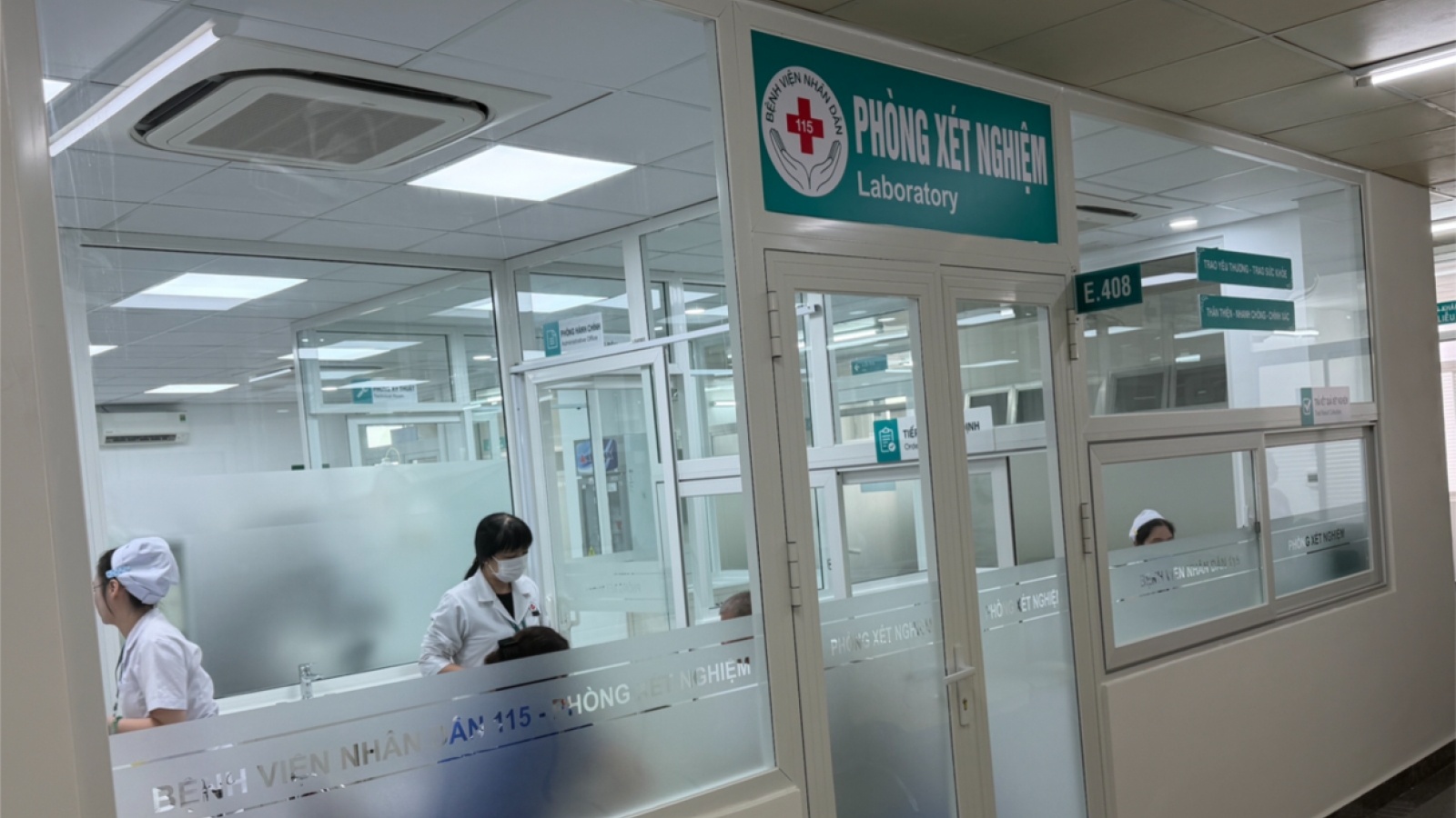 9 đội khám lưu động của Bệnh viện Nhân dân 115 khám sức khỏe toàn dân tại TP.HCM
