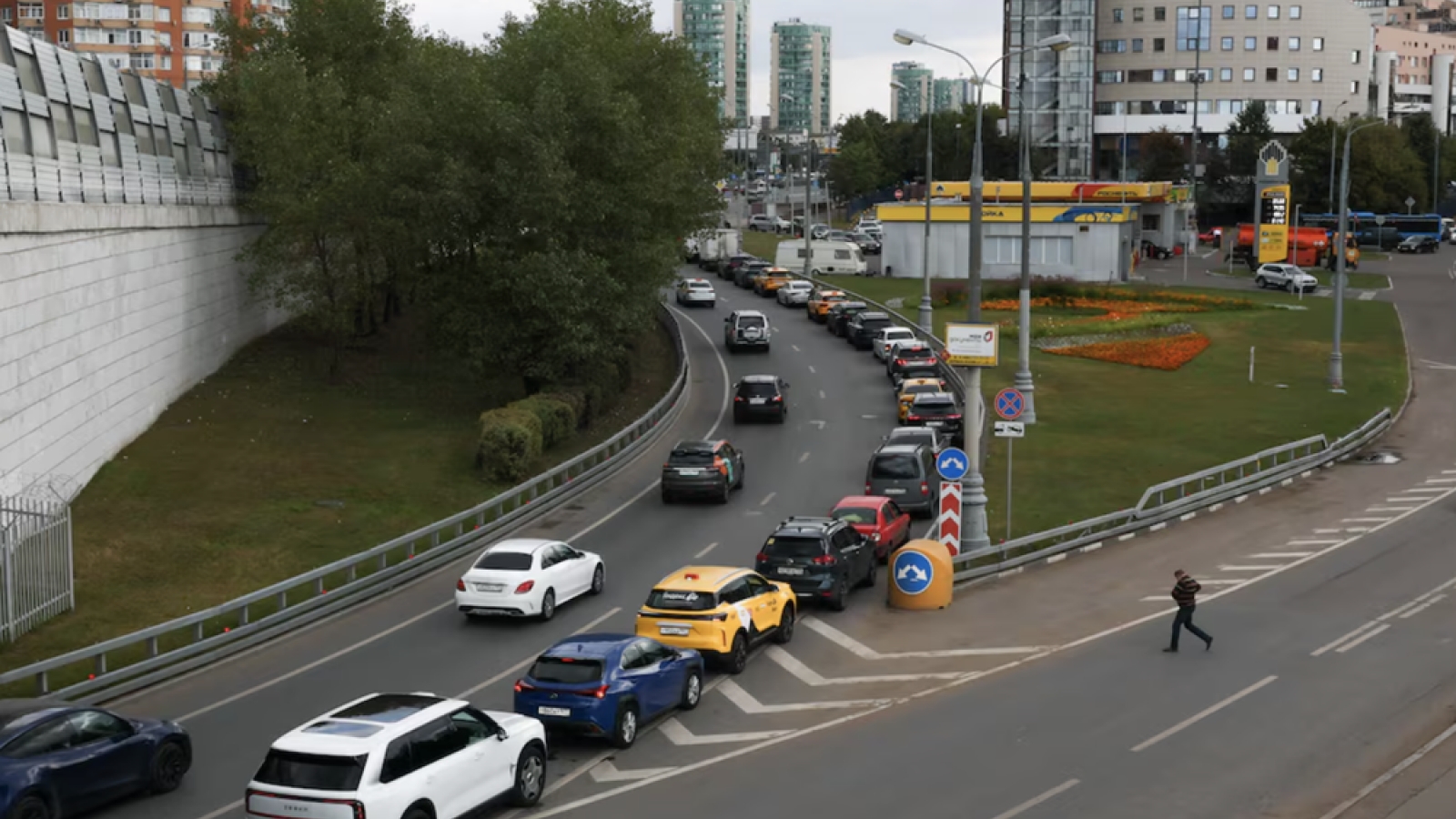 Khủng hoảng xăng dầu lần hai chạm tới Moscow: Bài toán logistics của Nga