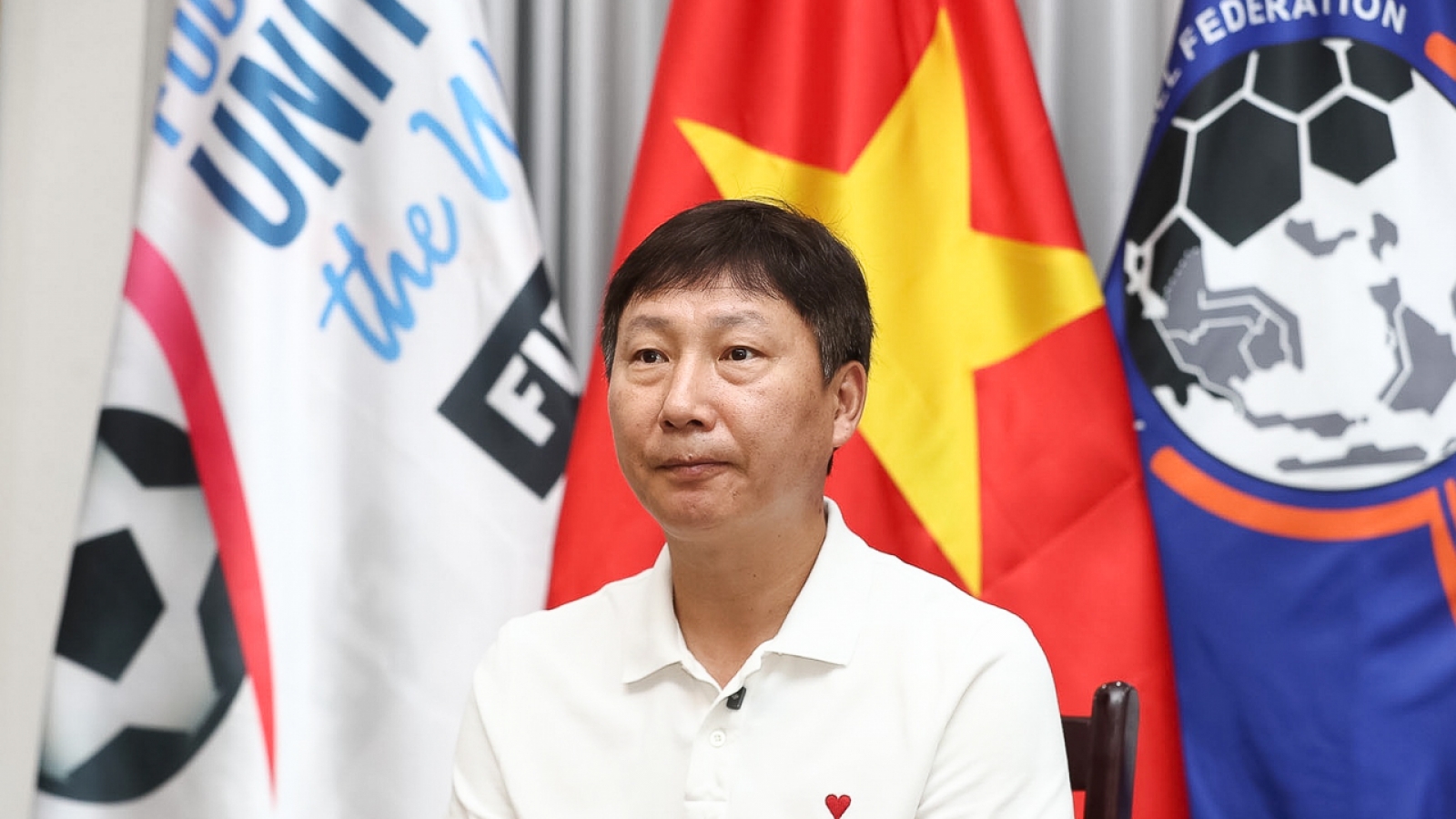Vô địch ASEAN Cup 2026, HLV Kim Sang Sik chia sẻ bất ngờ về...giá mua nhà ở Hà Nội