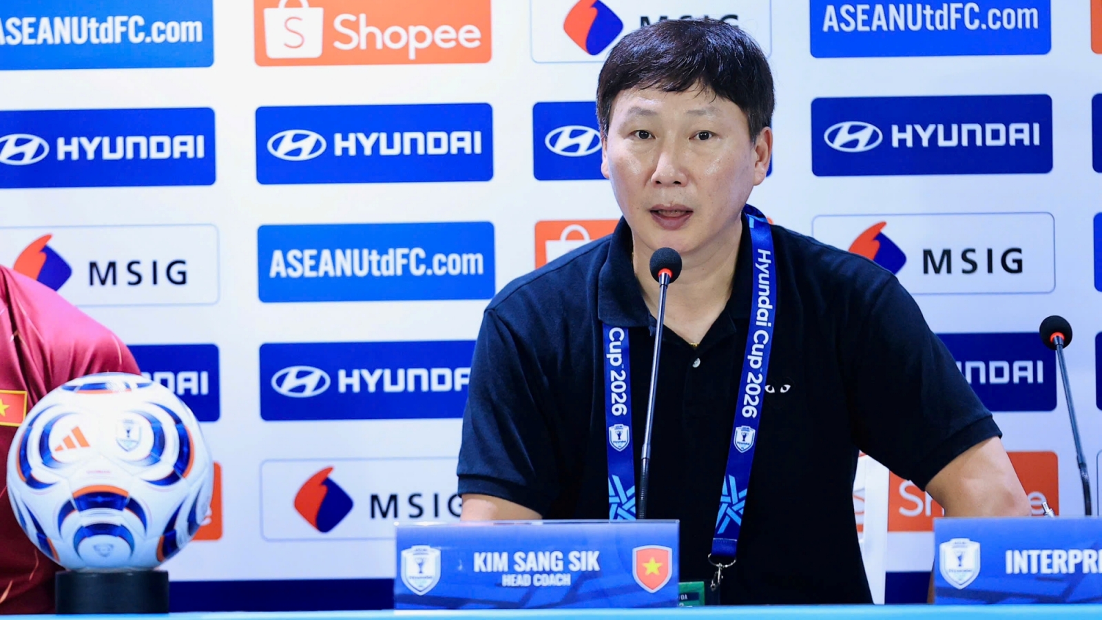 HLV Kim Sang Sik: Ronaldo hay Messi cũng khó đánh bại Lê Giang Patrik