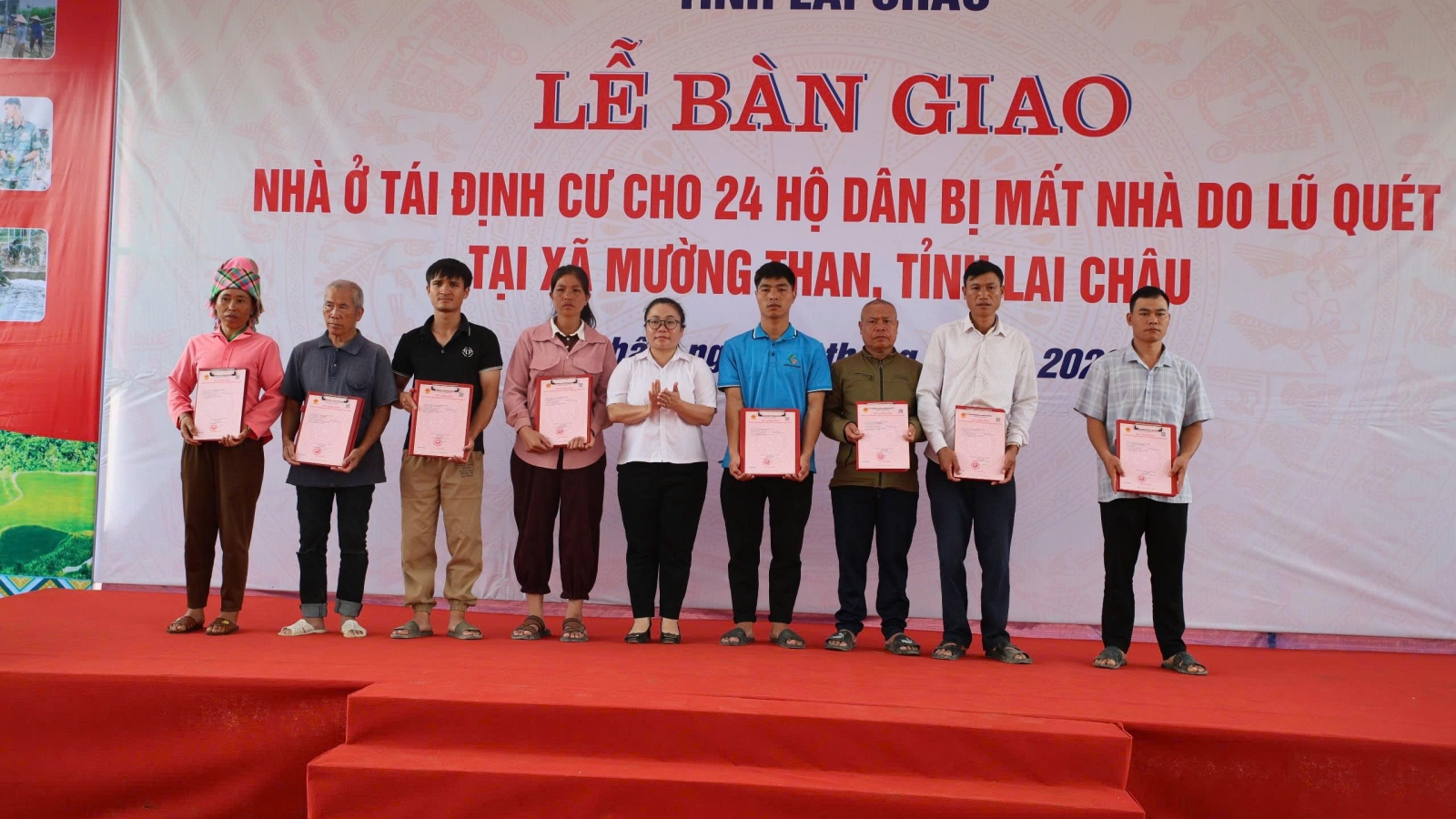 Lai Châu bàn giao 24 căn nhà tái định cư cho người dân vùng lũ Mường Than