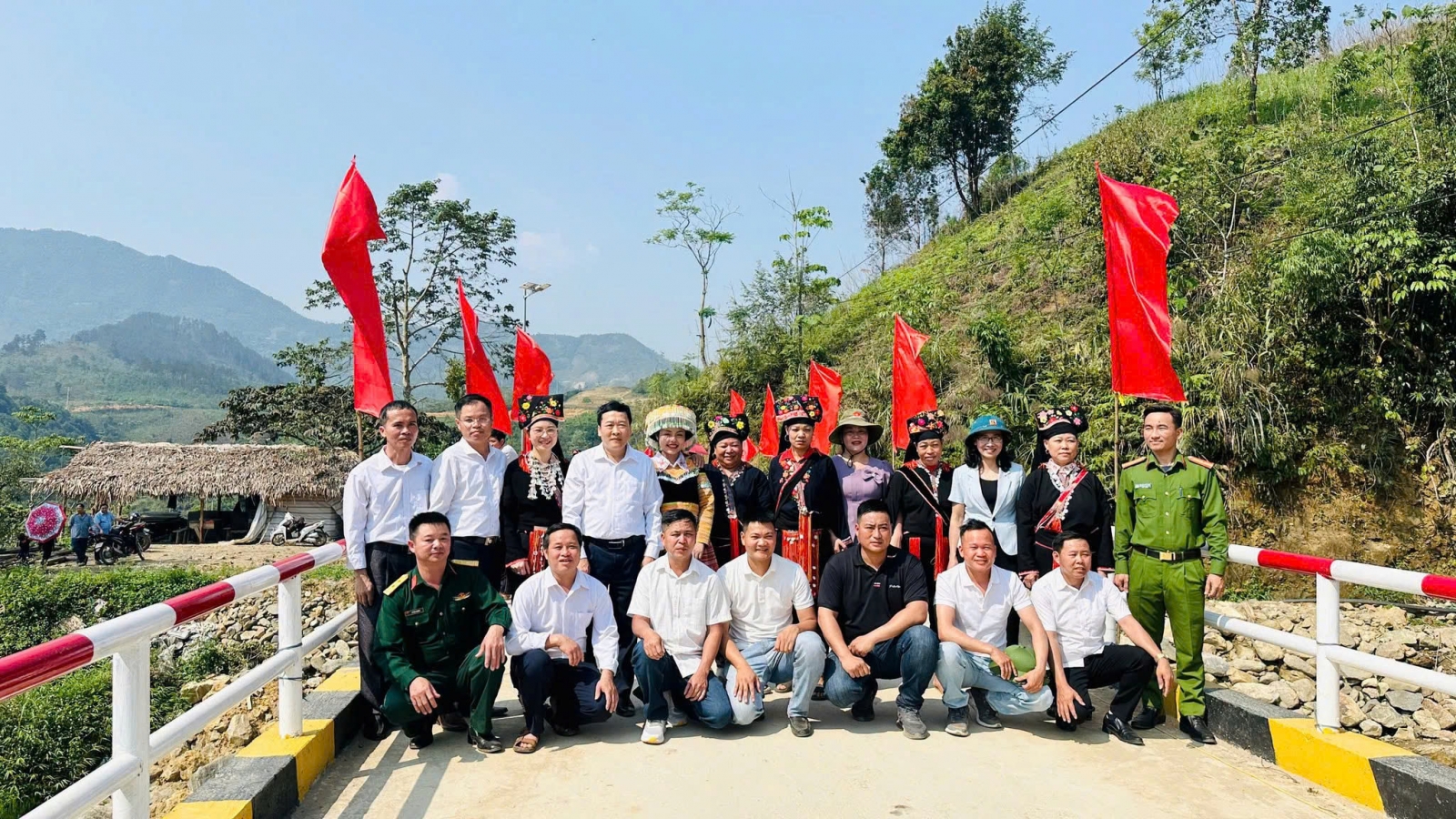 Bền bỉ nối những nhịp cầu vùng cao