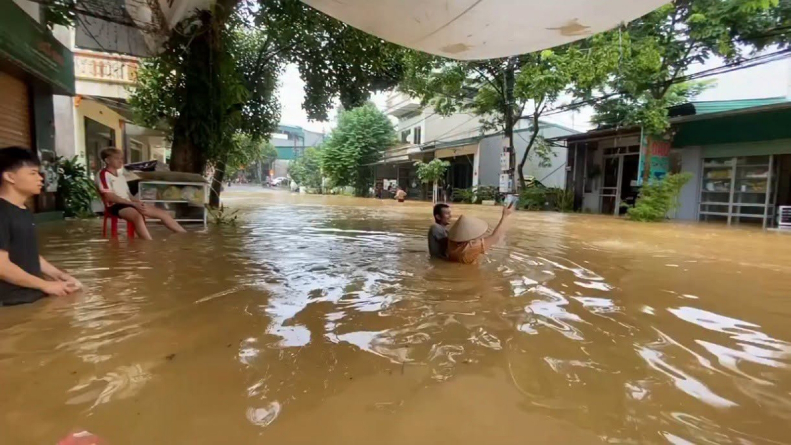 Mưa lớn kéo dài tại Lào Cai gây ngập úng và sạt lở