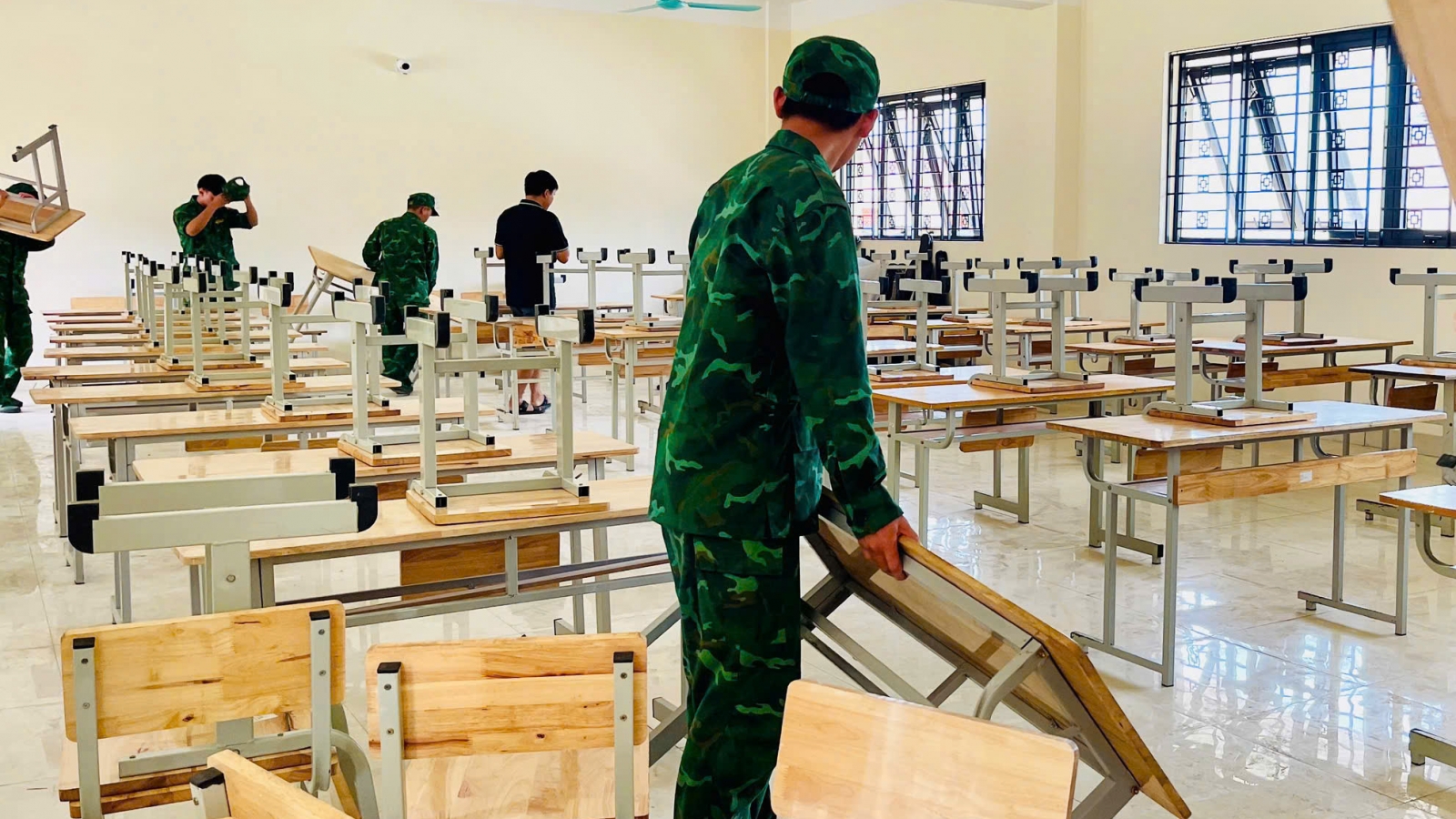 Màu xanh áo lính trên những "ngôi trường trong mơ" ở Lào Cai