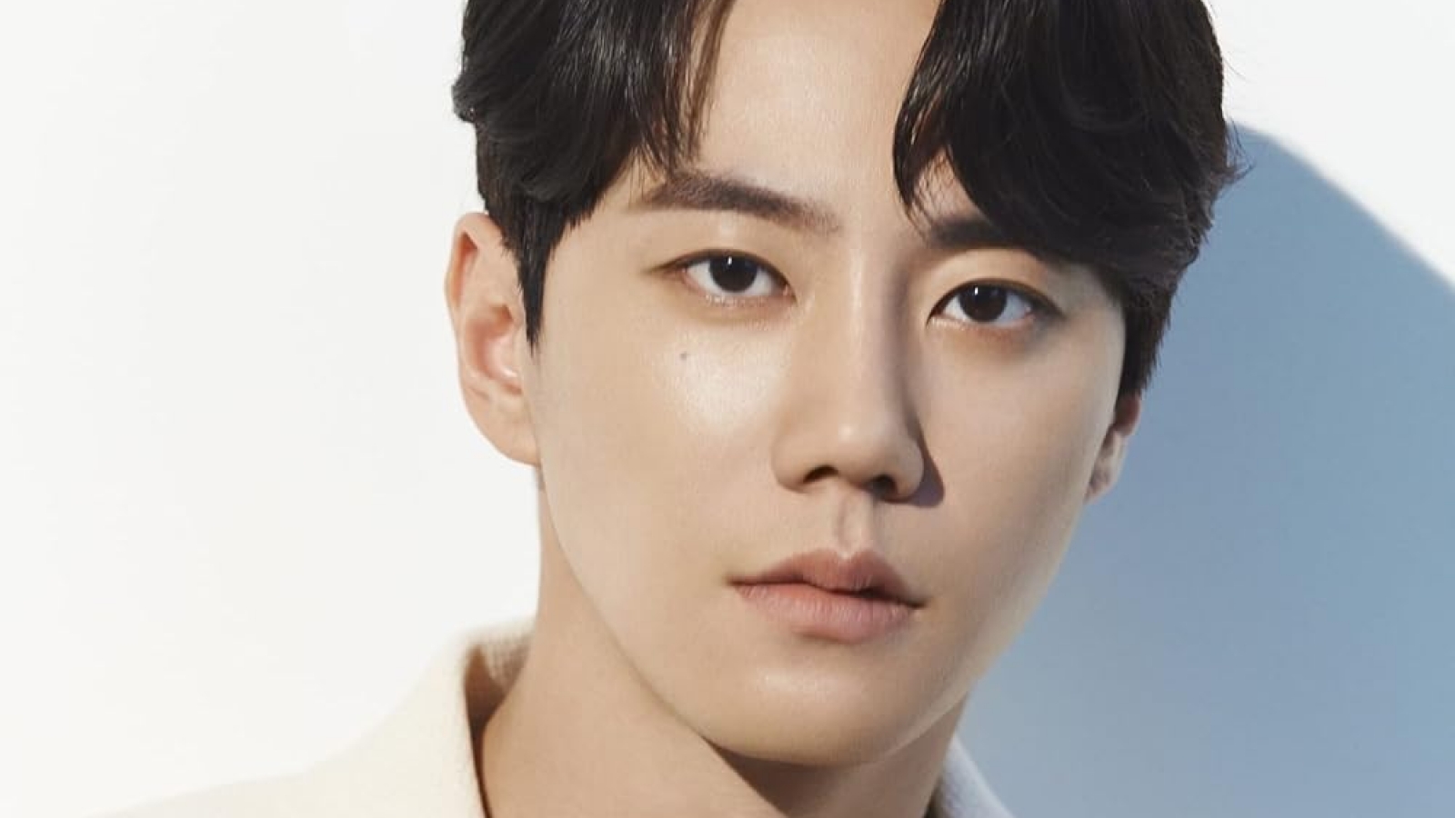 Lee Jun Young trả hết nợ, mua nhà cho bố mẹ trước khi nhập ngũ