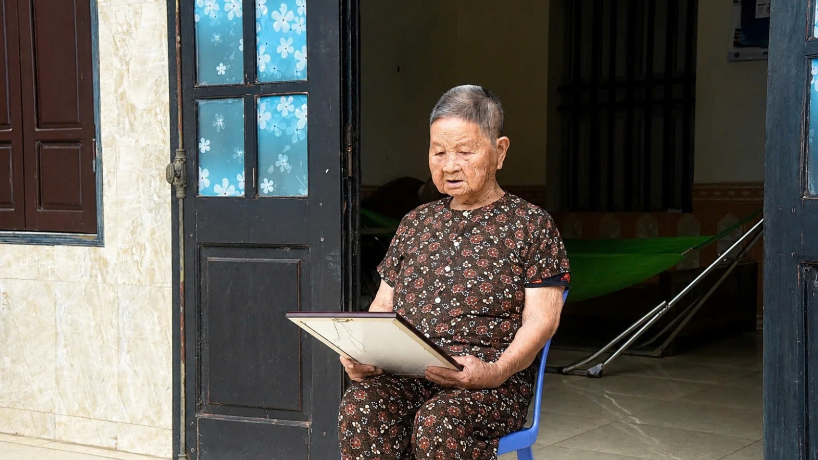 Hơn nửa thế kỷ, mẹ trăm tuổi vẫn ngóng con trở về