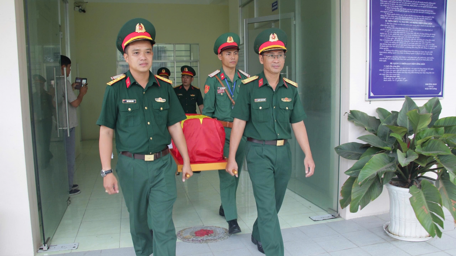 Cần Thơ và An Giang bàn giao 1.617 mẫu sinh phẩm hài cốt liệt sĩ để giám định ADN