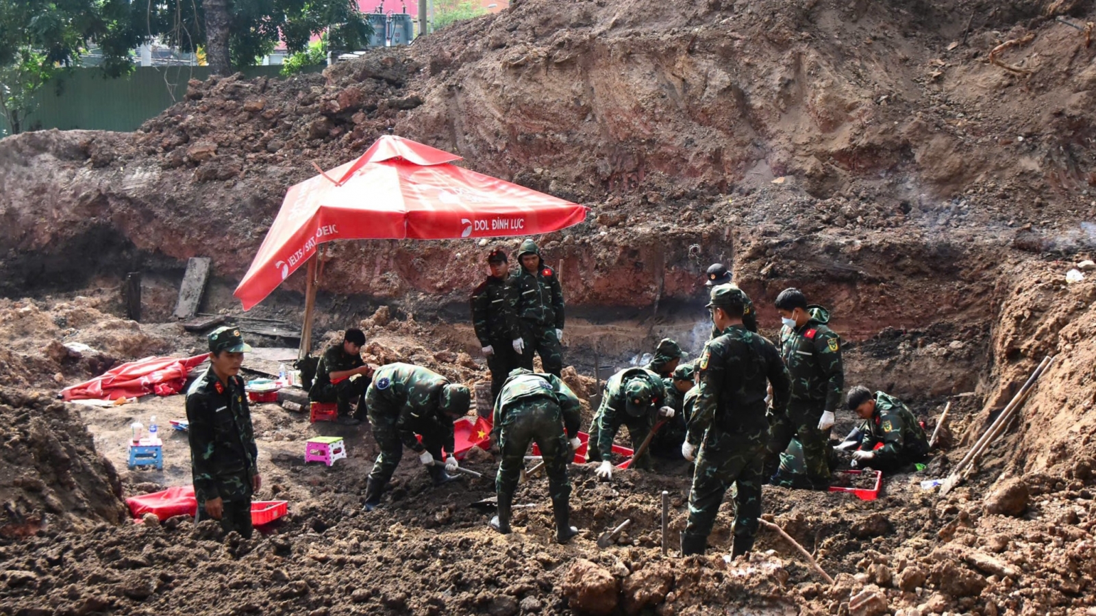 Phát hiện 10 bộ hài cốt liệt sĩ, 5 di vật tại Công viên Lê Thị Riêng