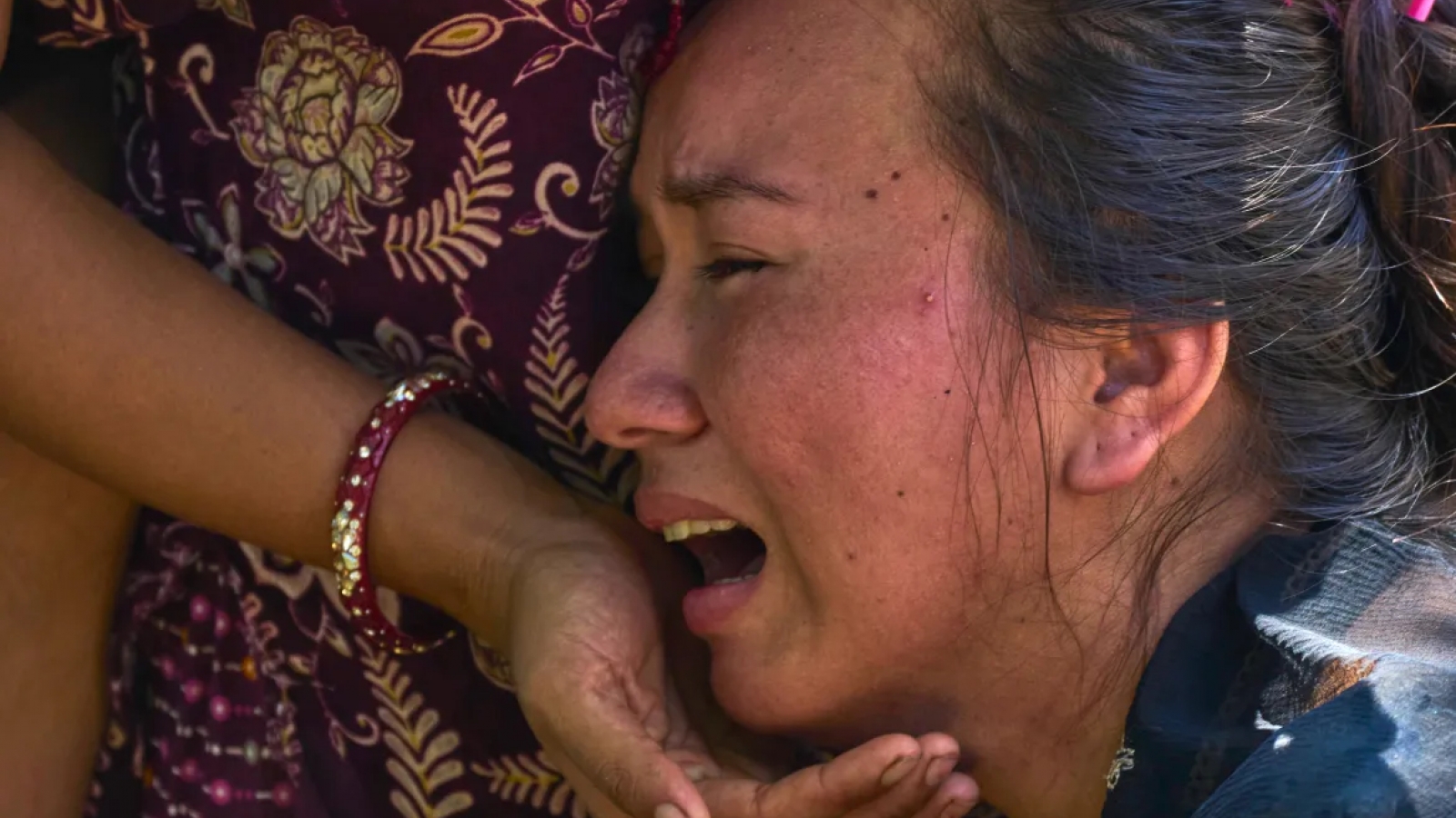 Nỗi đau người ở lại sau thảm họa lũ quét ở Nepal