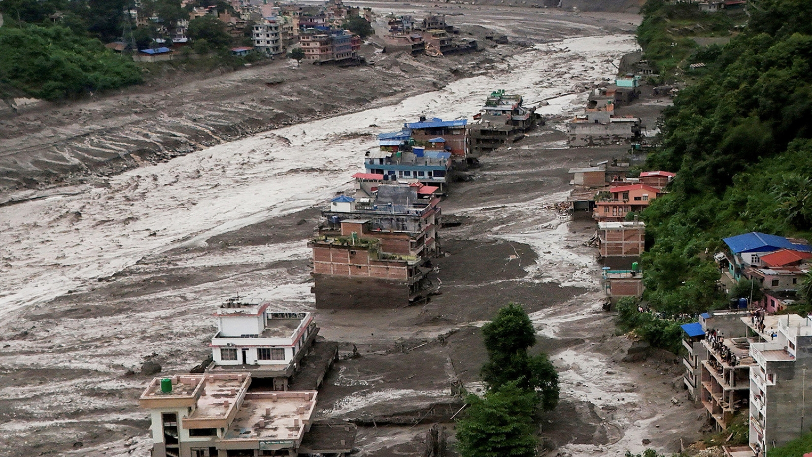 Điều gì gây ra dòng lũ kinh hoàng ở Nepal?