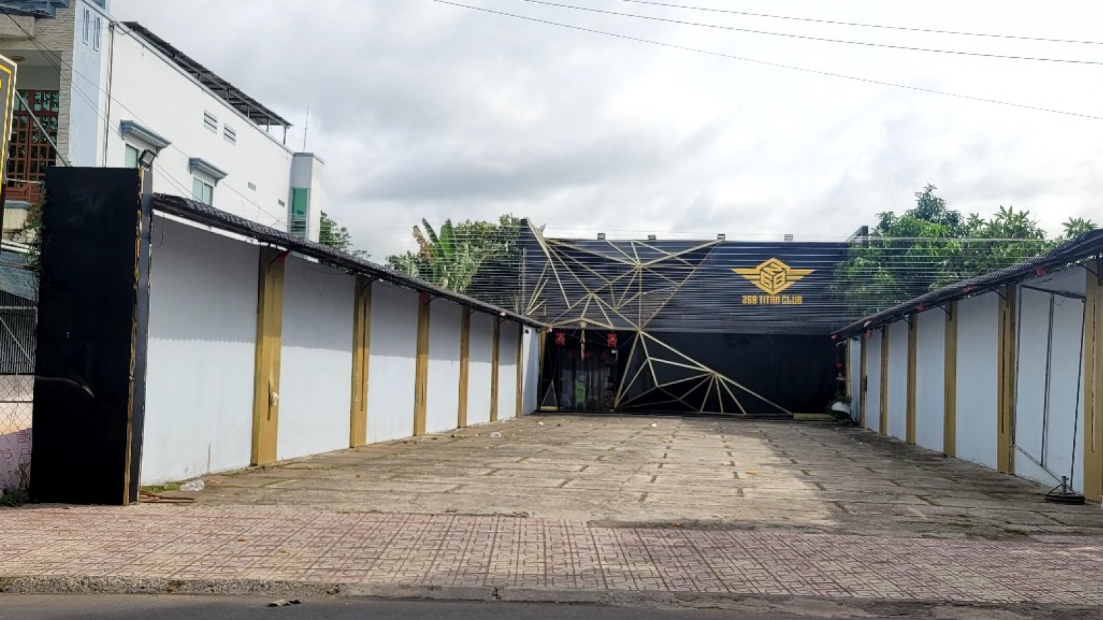 Kiểm tra đột xuất quán bar giữa đêm, phát hiện 17 người dương tính với ma túy
