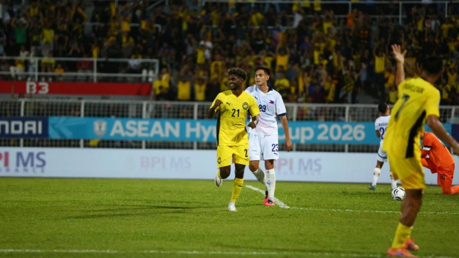Cổ động viên xảy ra xô xát sau trận thắng của ĐT Malaysia