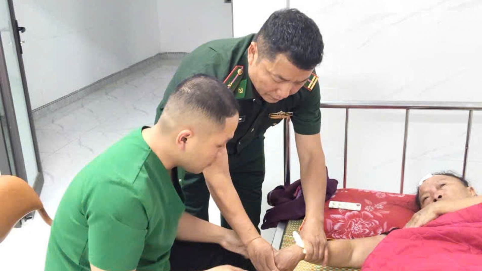 Sơn La: Bộ đội biên phòng Chiềng On kịp thời đưa công dân Lào đi cấp cứu
