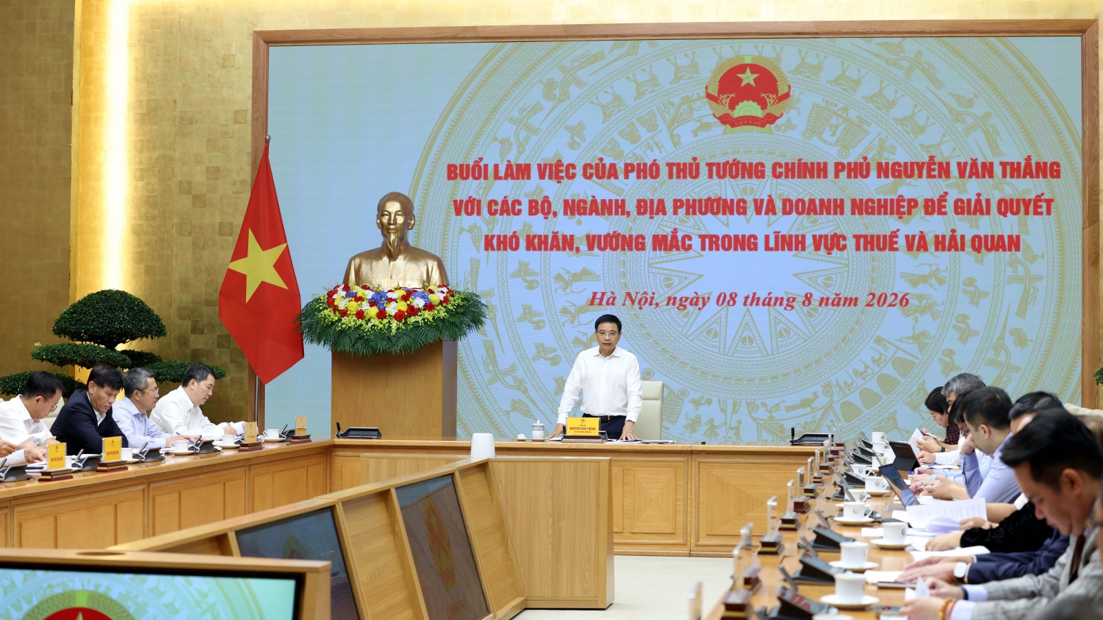 Xử lý đến cùng vướng mắc, không đẩy doanh nghiệp đi vòng