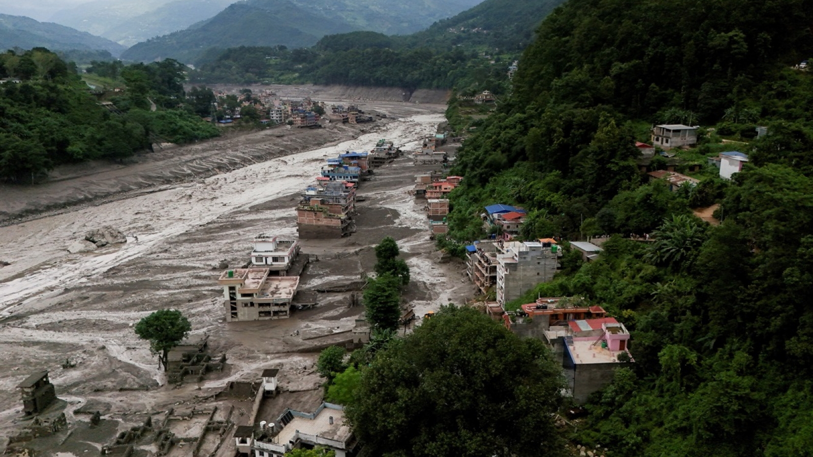Lũ quét thảm khốc ở Nepal: 95 người thiệt mạng, hàng trăm người mất tích