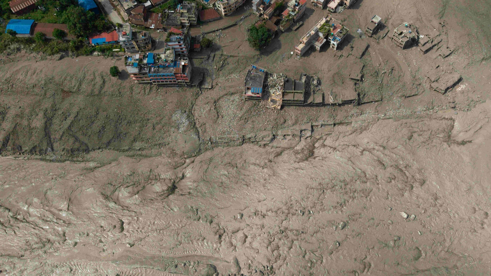 Cảnh tượng kinh hoàng tại Nepal sau trận lũ quét trên dãy Himalaya