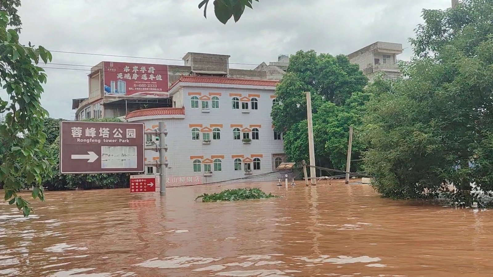 Mưa lũ nghiêm trọng tại Trung Quốc, hàng chục nghìn người phải sơ tán
