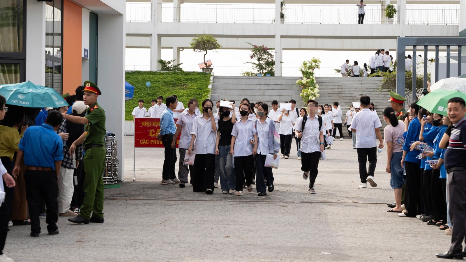 Ngày đầu thi lại ở Tuyên Quang: Không thí sinh, cán bộ nào vi phạm quy chế