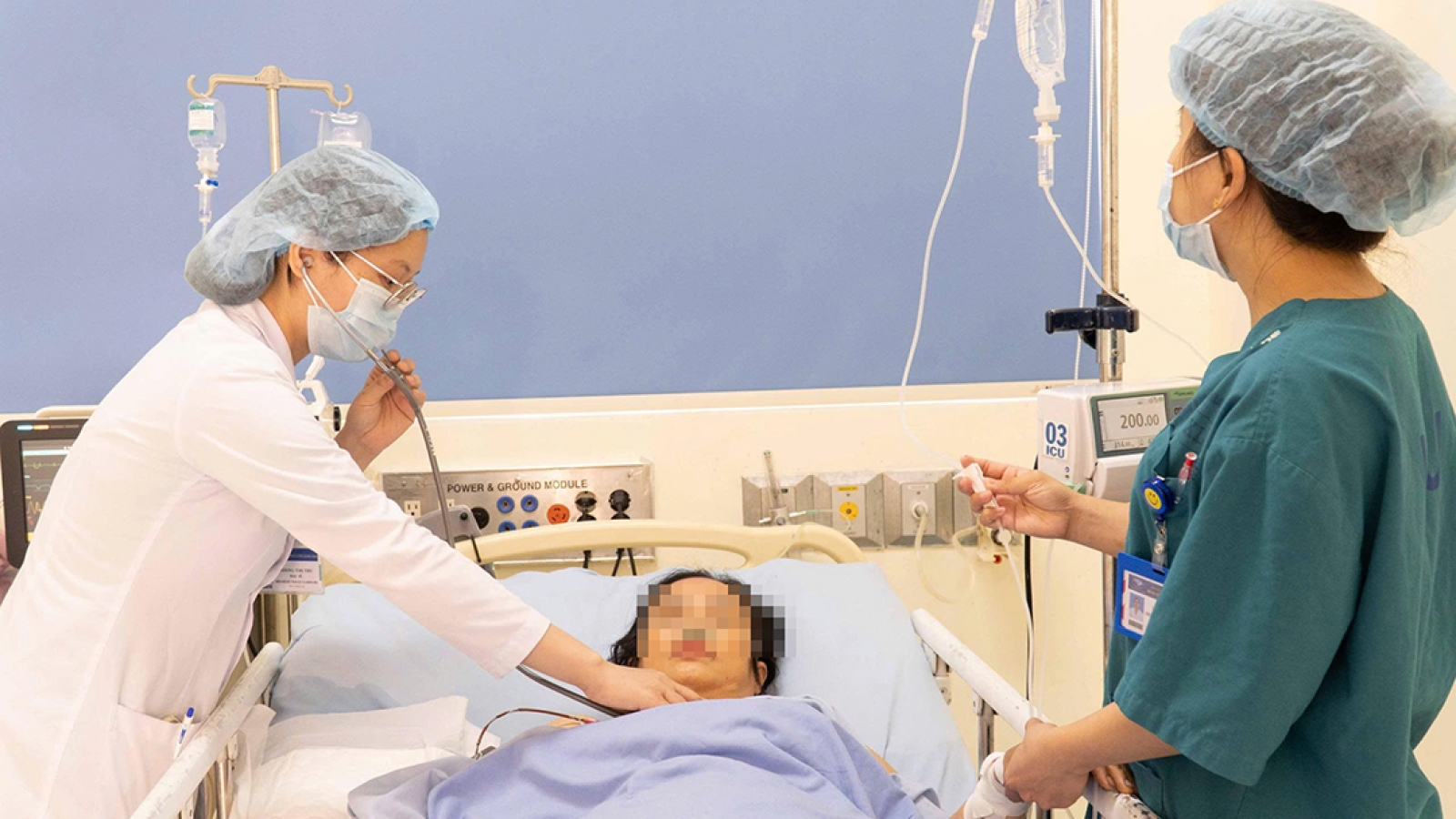 Đốt rẫy giữa nắng nóng, người phụ nữ sốc nhiệt, bất tỉnh