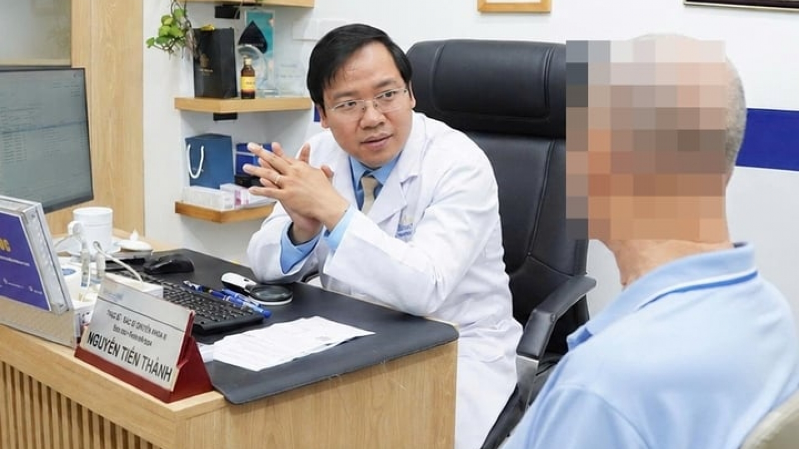 Ngứa suốt một năm, uống rượu ngủ, men gan tăng cao