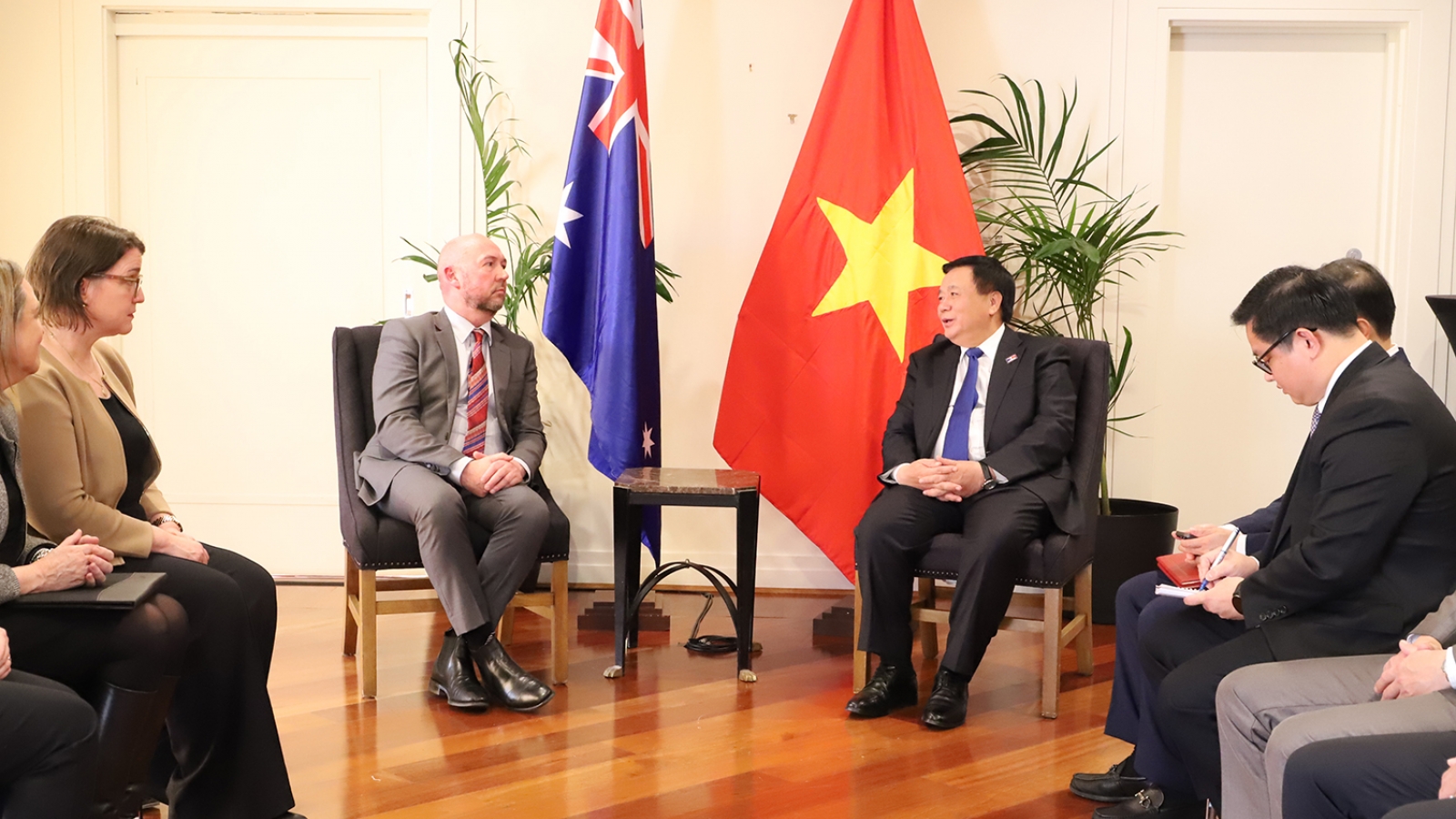 Đồng chí Nguyễn Xuân Thắng làm việc với Học viện cán bộ Australia và New Zealand