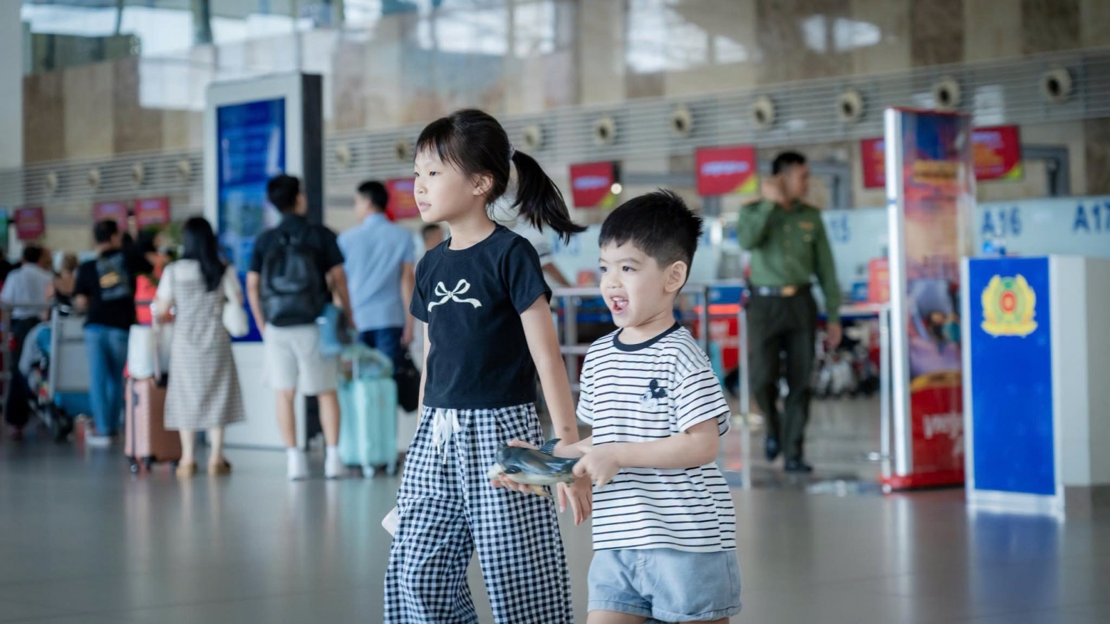 Sân bay Nội Bài đón gần 3.000 khách/giờ, nhà ga T1 vẫn thông thoáng