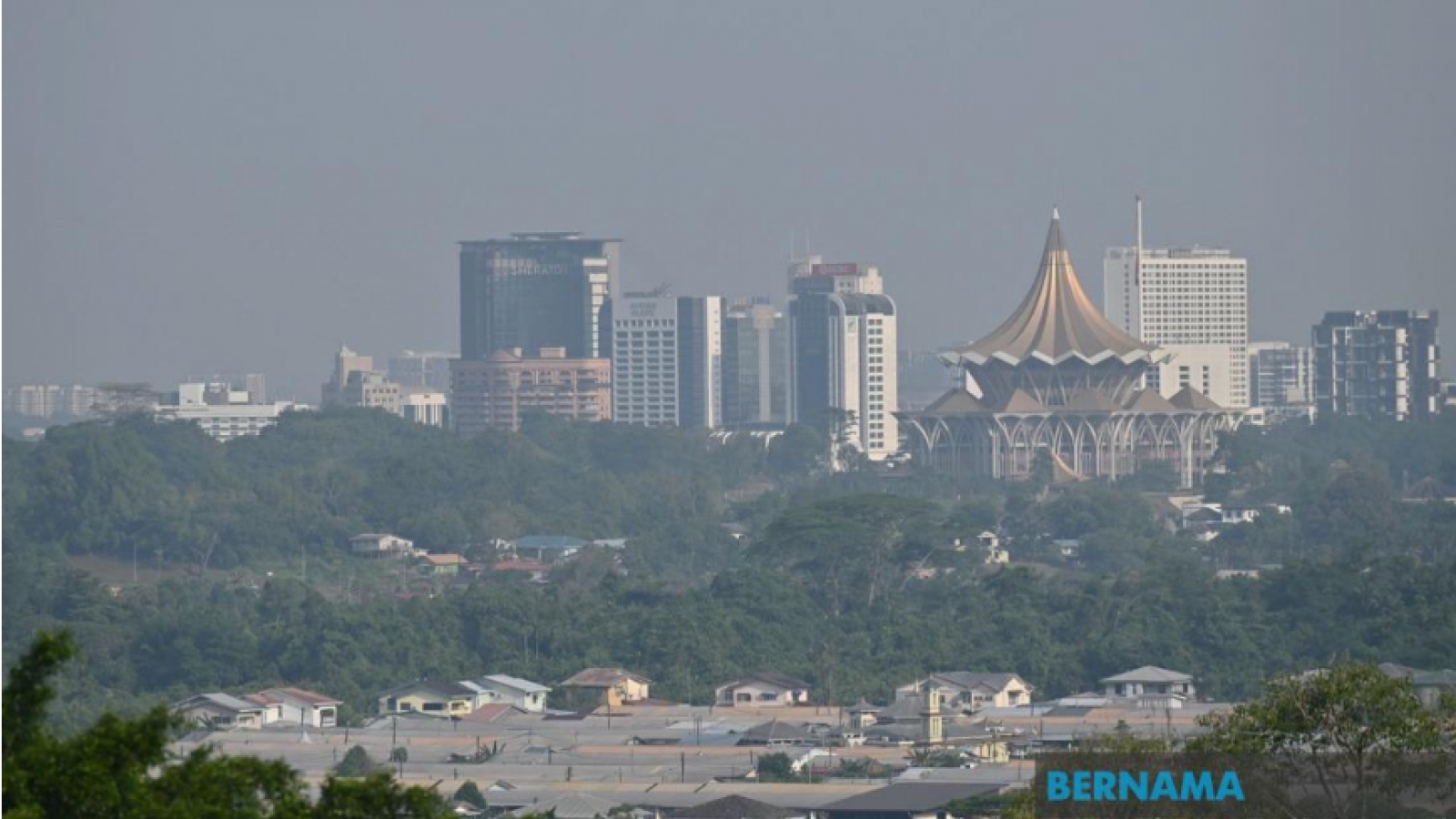 Malaysia tạm đóng cửa gần 600 trường học vì ô nhiễm khói mù