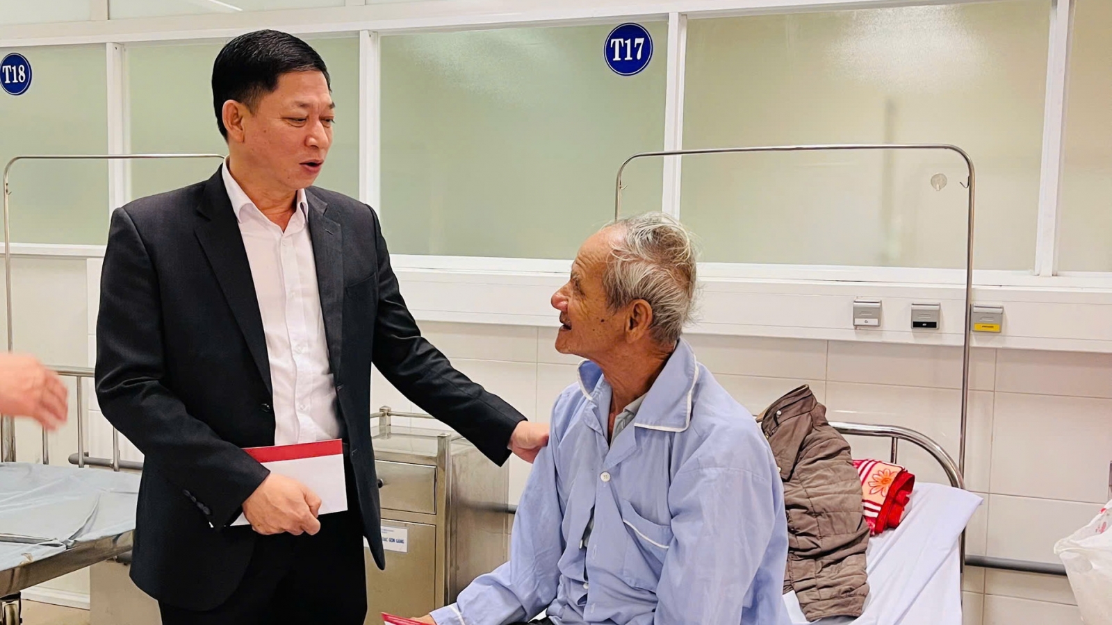Agribank Hòa Vang-Nam Đà Nẵng xây dựng mái ấm cho người nghèo