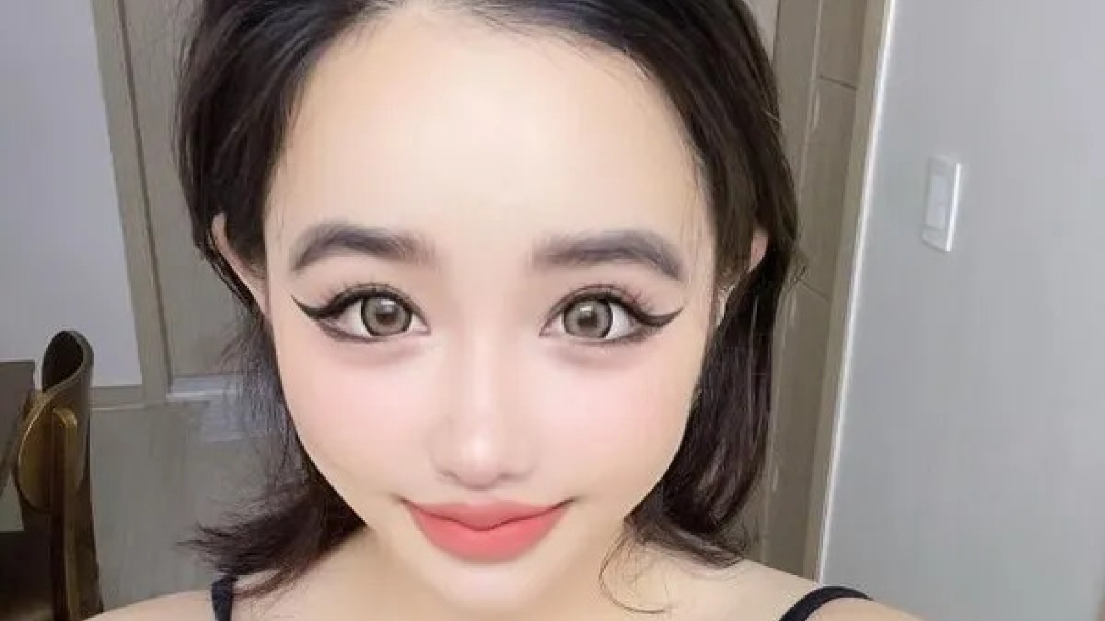 Park Bom lộ diện hiếm hoi giữa thời gian tạm nghỉ vì sức khỏe