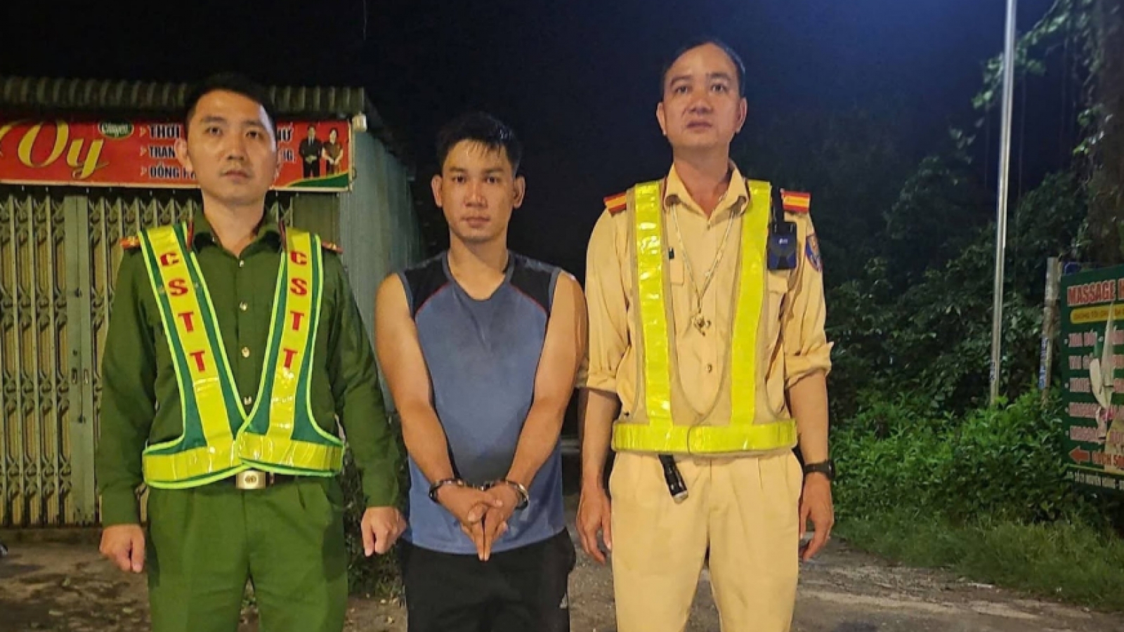 Bắt kẻ chở pháo hoa lậu liều lĩnh tông xe vào CSGT để bỏ chạy