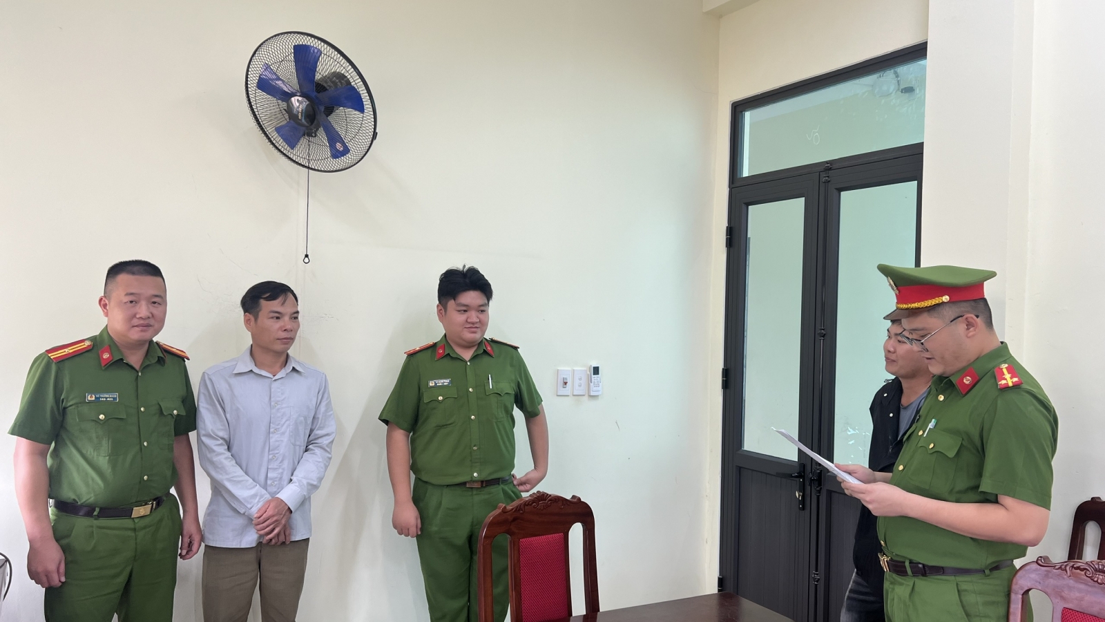 Cảnh báo thủ đoạn mua giấy tờ giả trên mạng để qua mặt lực lượng chức năng