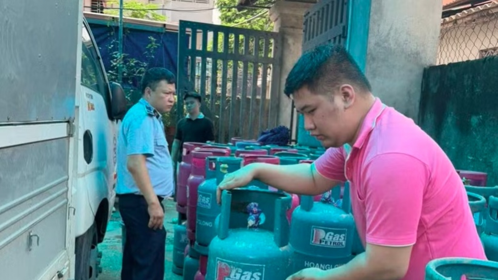 Chuyển cơ quan điều tra đường dây san chiết, phân phối gas giả tại Hà Nội
