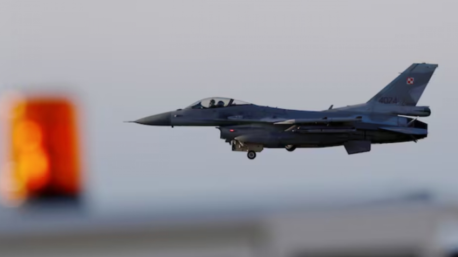 Ba Lan điều F-16 chặn máy bay trinh sát Nga trên Biển Baltic