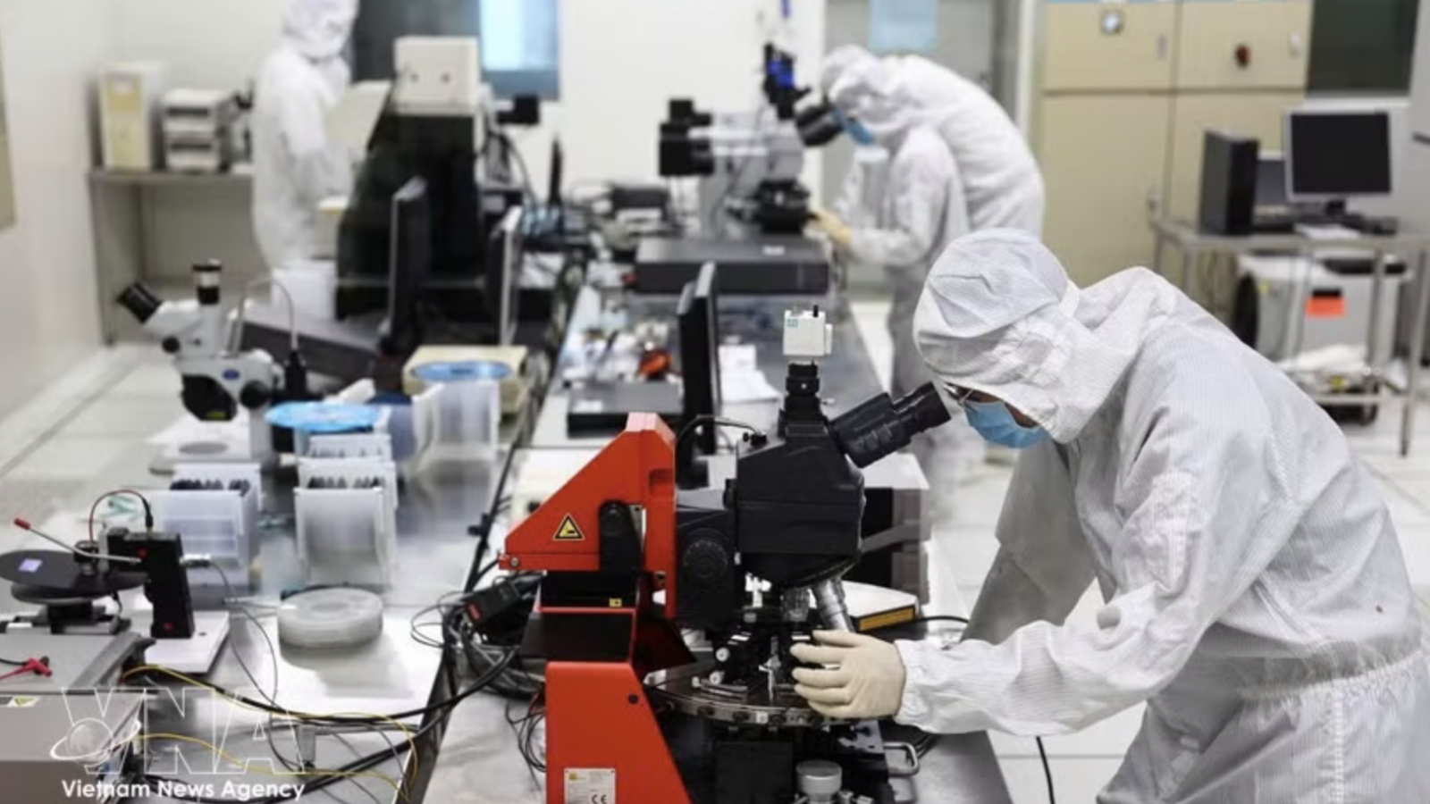 Singapore’s tech adaptation offers lessons for Vietnam: Insiders